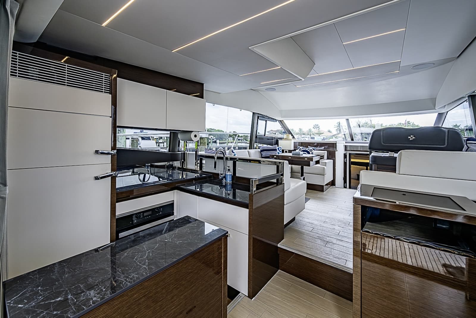 2021 Prestige 520 - Photo 23