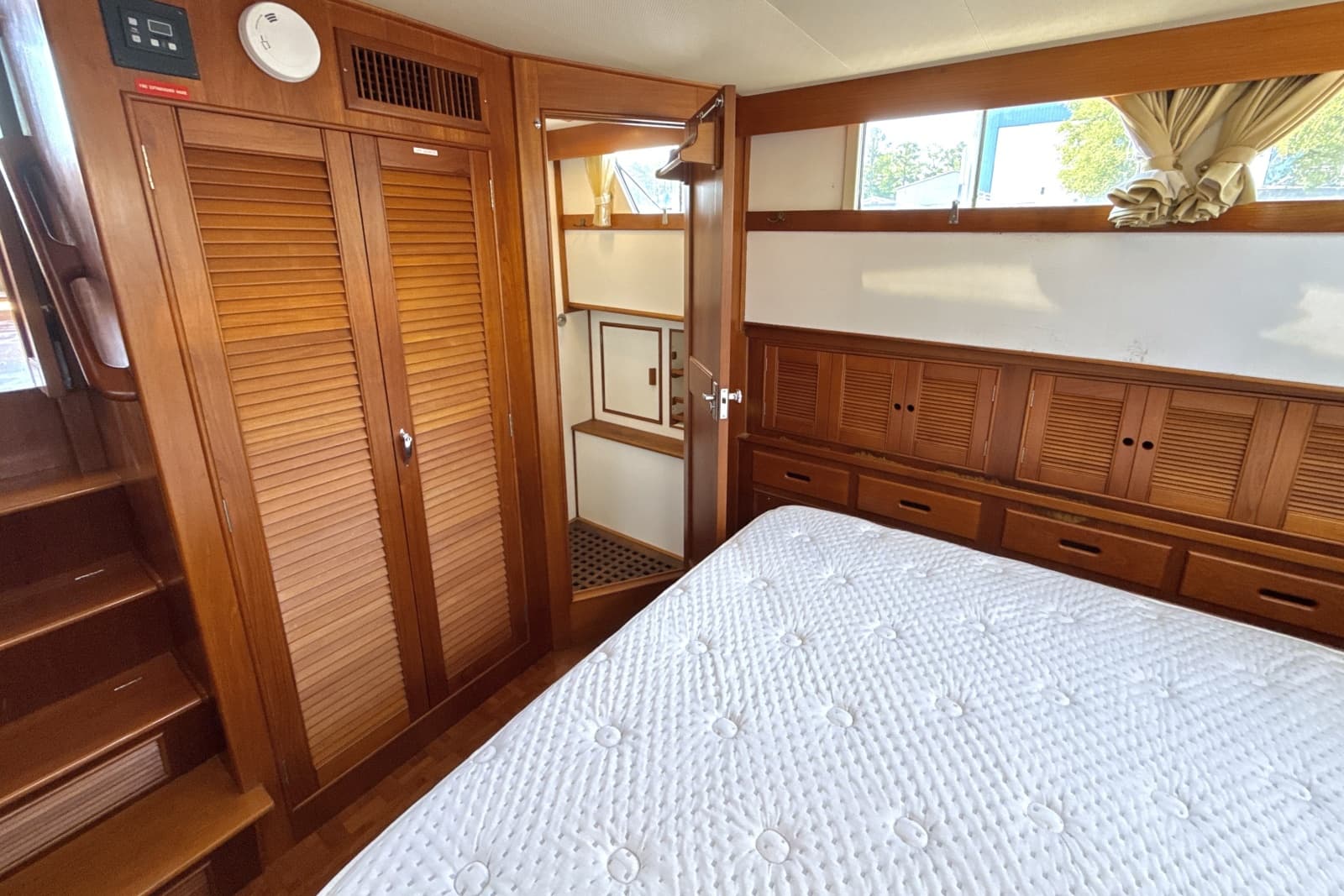 1990 Grand Banks 46 Classic - Photo 18