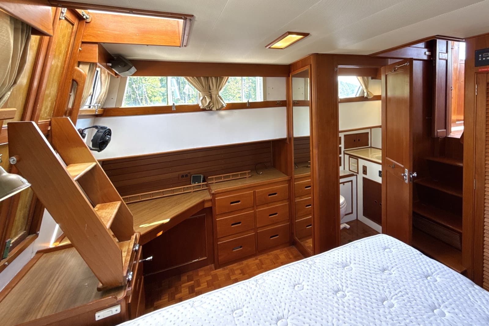 1990 Grand Banks 46 Classic - Photo 17