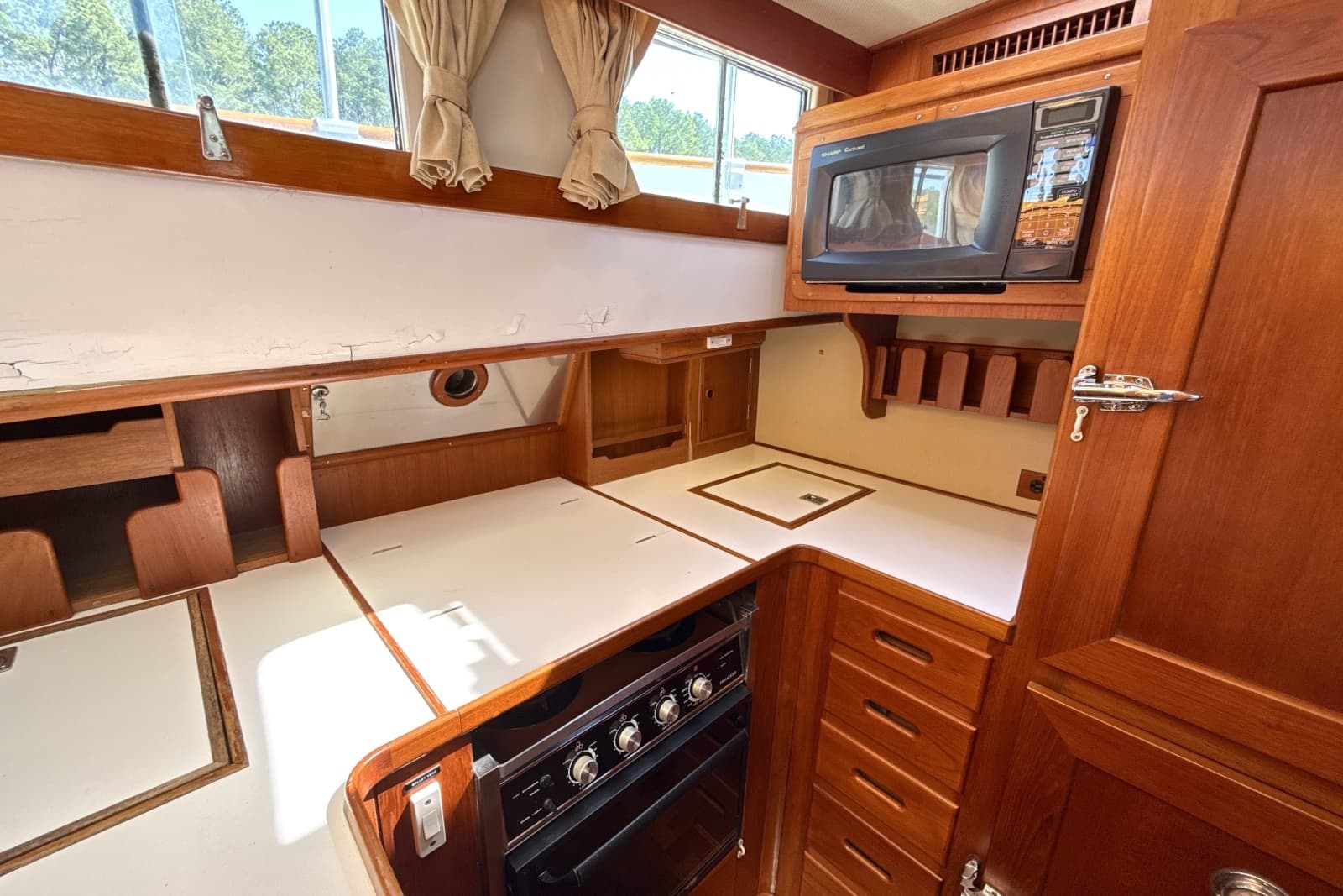 1990 Grand Banks 46 Classic - Photo 9
