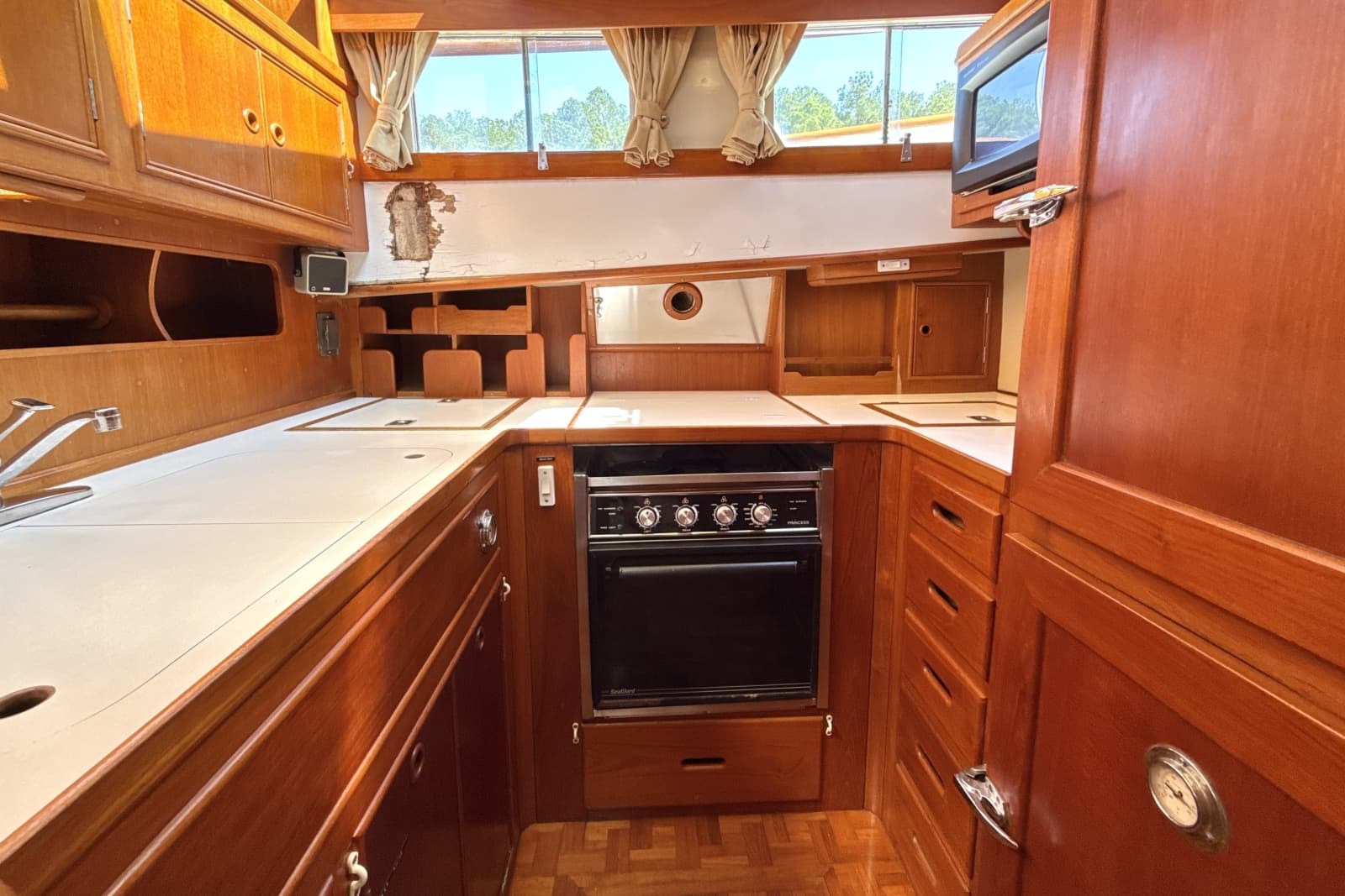 1990 Grand Banks 46 Classic - Photo 8