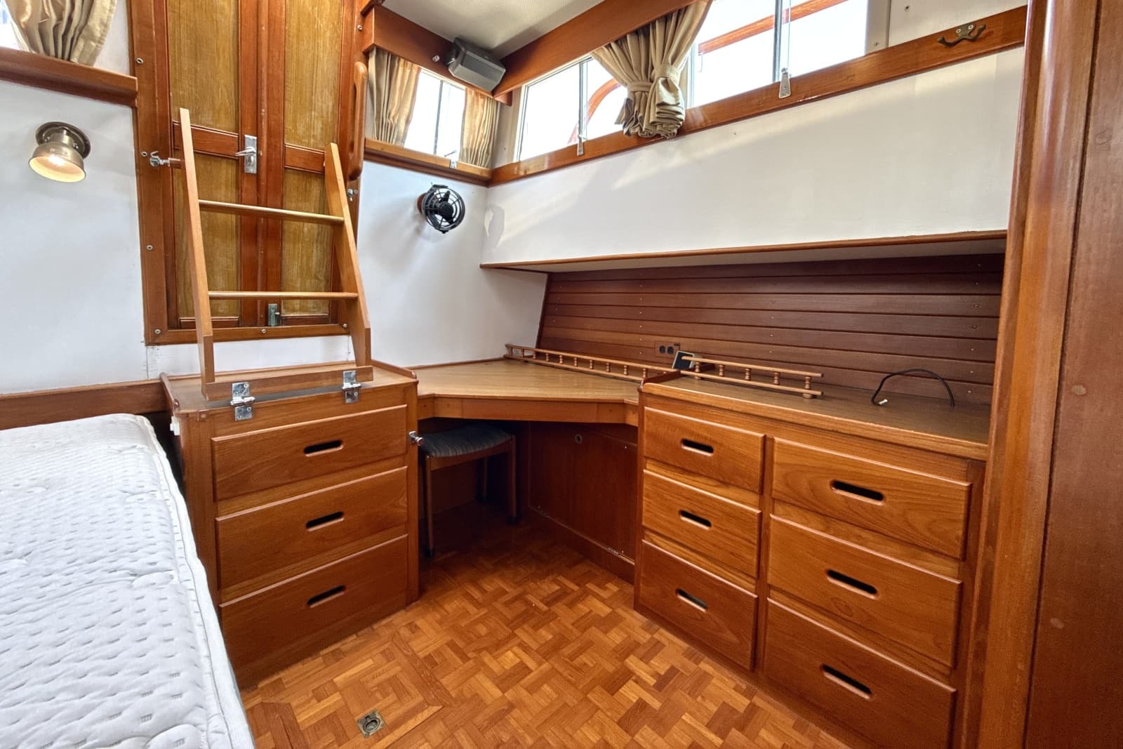 1990 Grand Banks 46 Classic - Photo 16