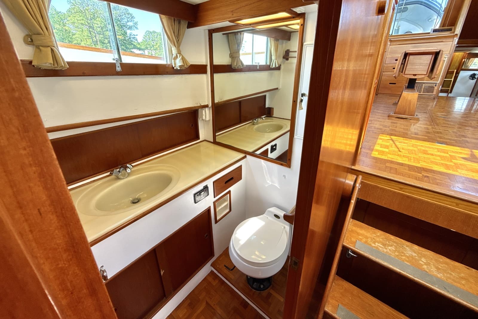 1990 Grand Banks 46 Classic - Photo 10