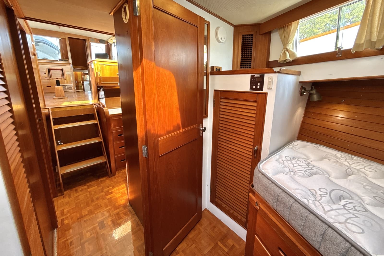 1990 Grand Banks 46 Classic - Photo 6