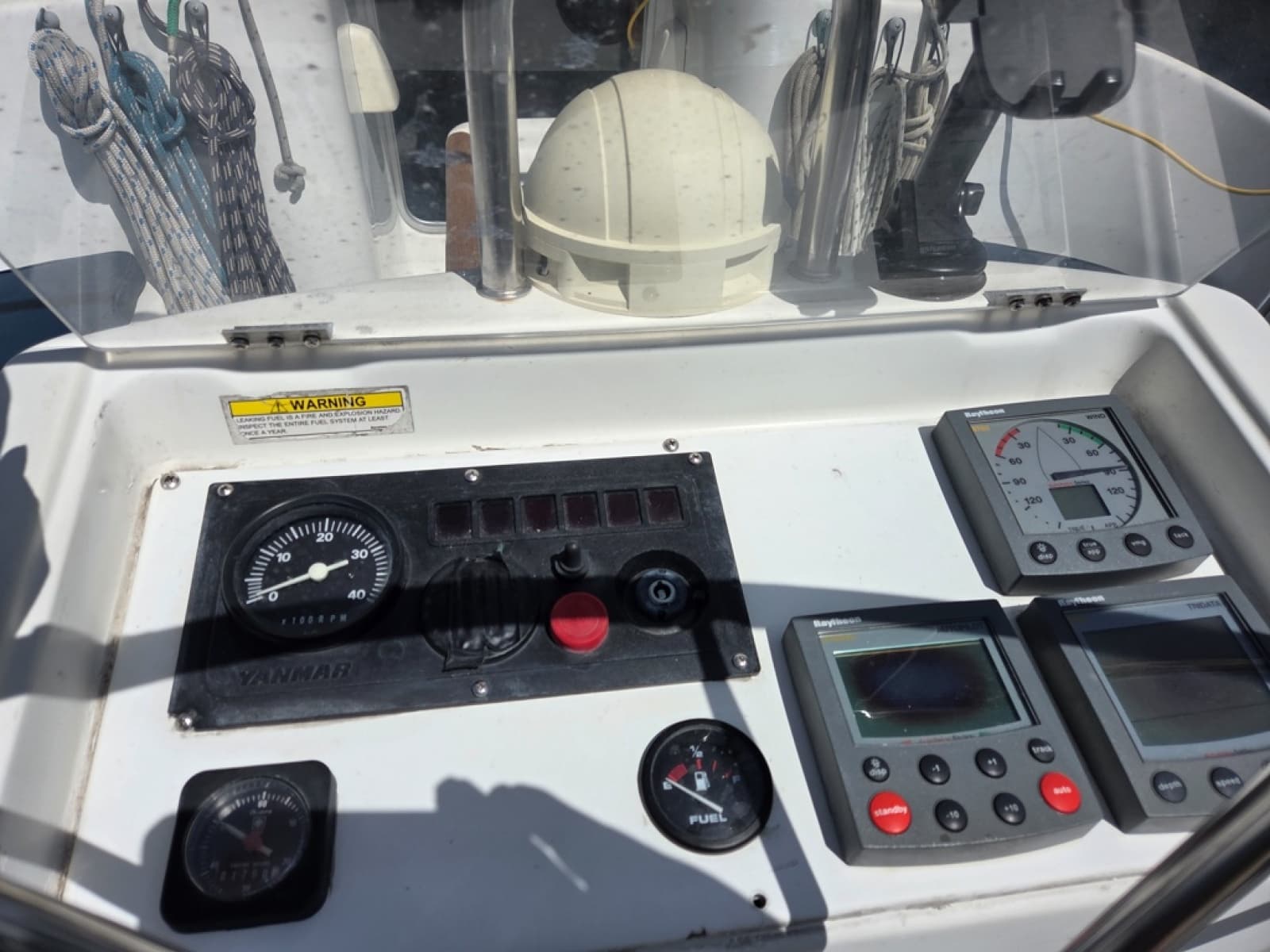 2000 Beneteau Oceanis 411 - Photo 15