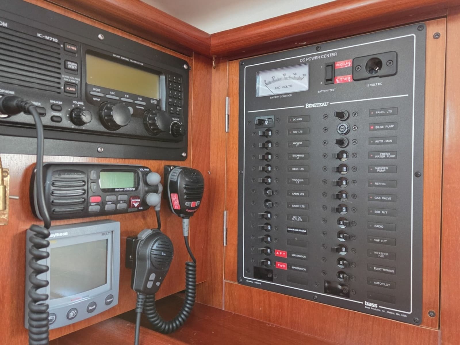 2000 Beneteau Oceanis 411 - Photo 10