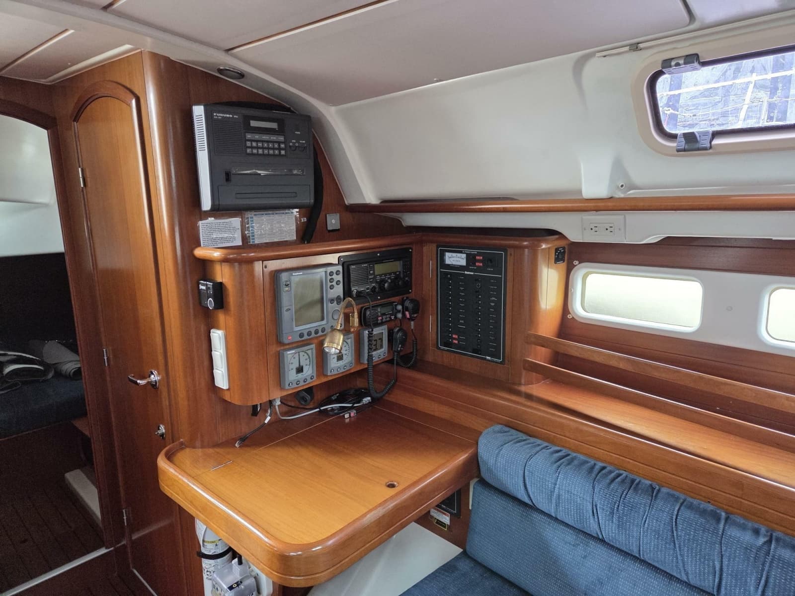 2000 Beneteau Oceanis 411 - Photo 9