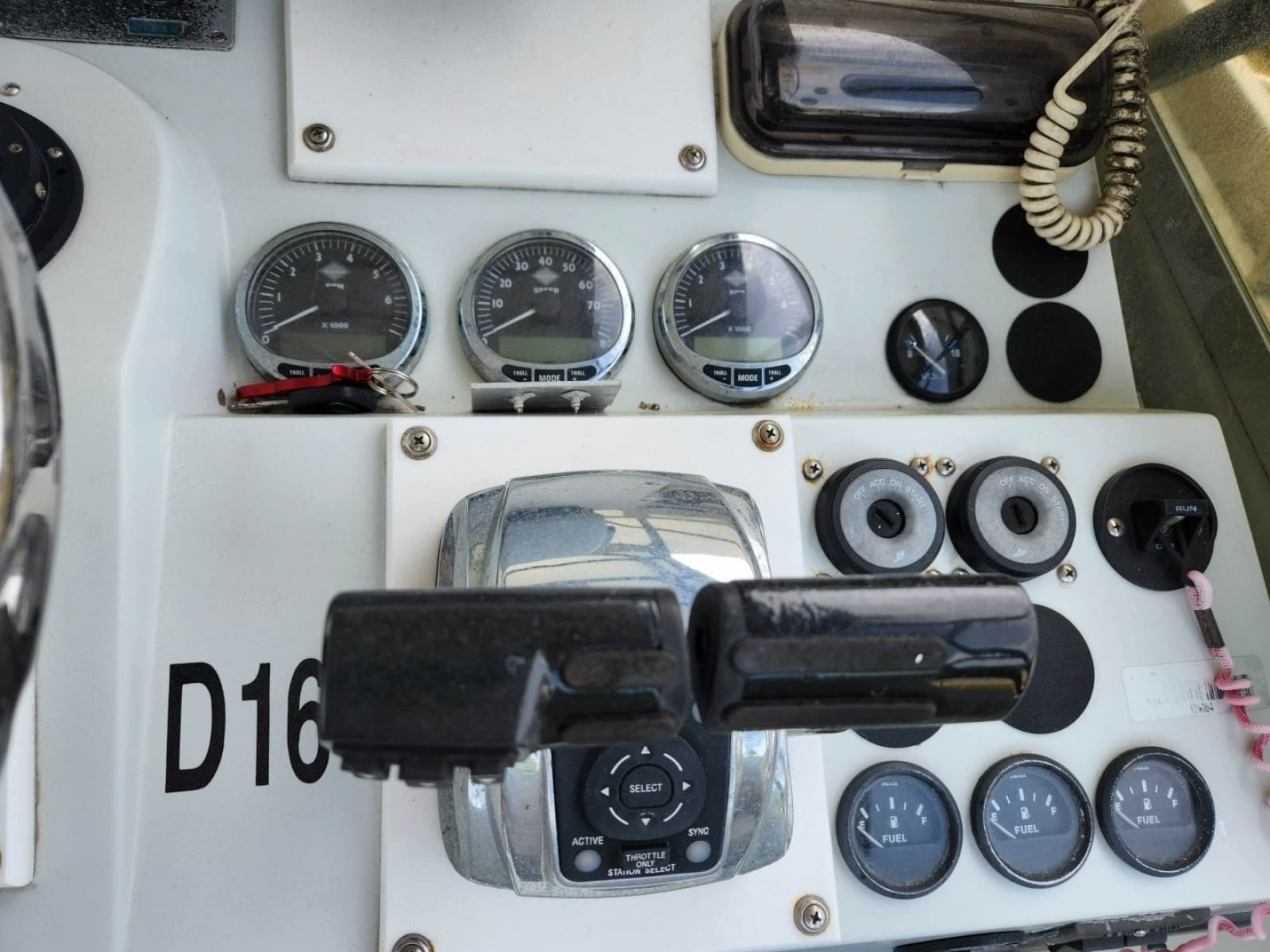 2001 Contender 35 Side Console - Photo 8