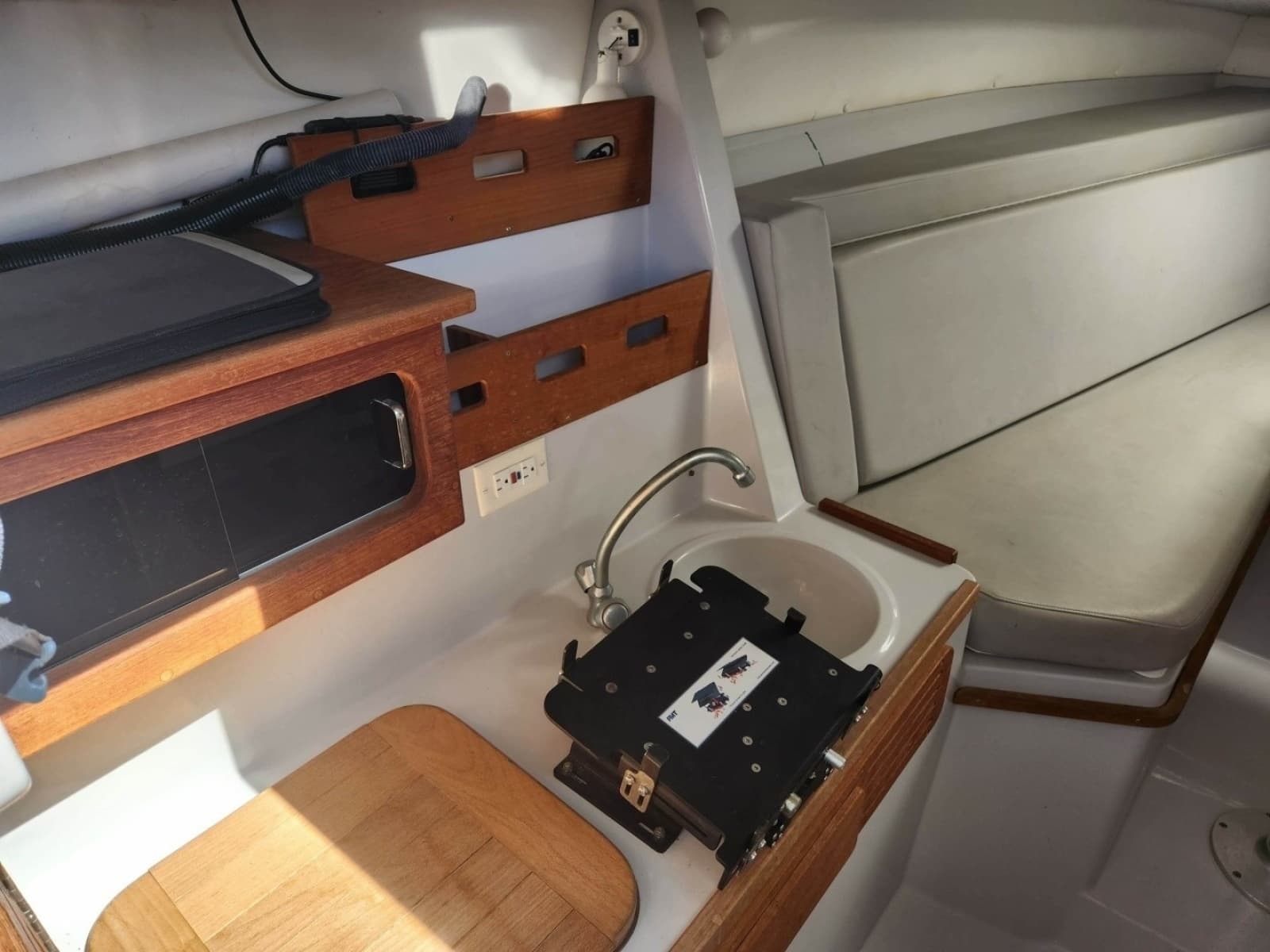 2001 Contender 35 Side Console - Photo 13