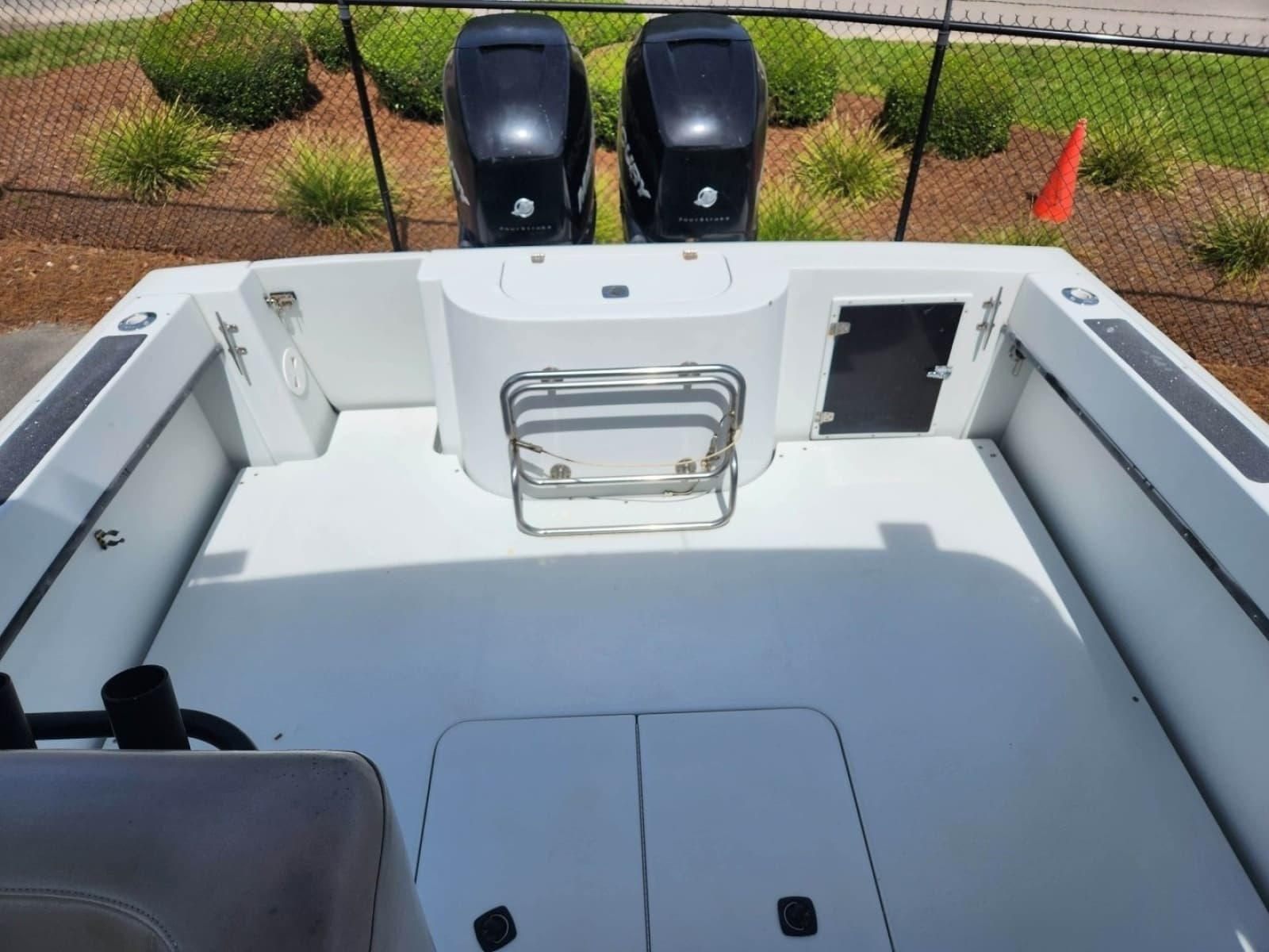 2001 Contender 35 Side Console - Photo 11