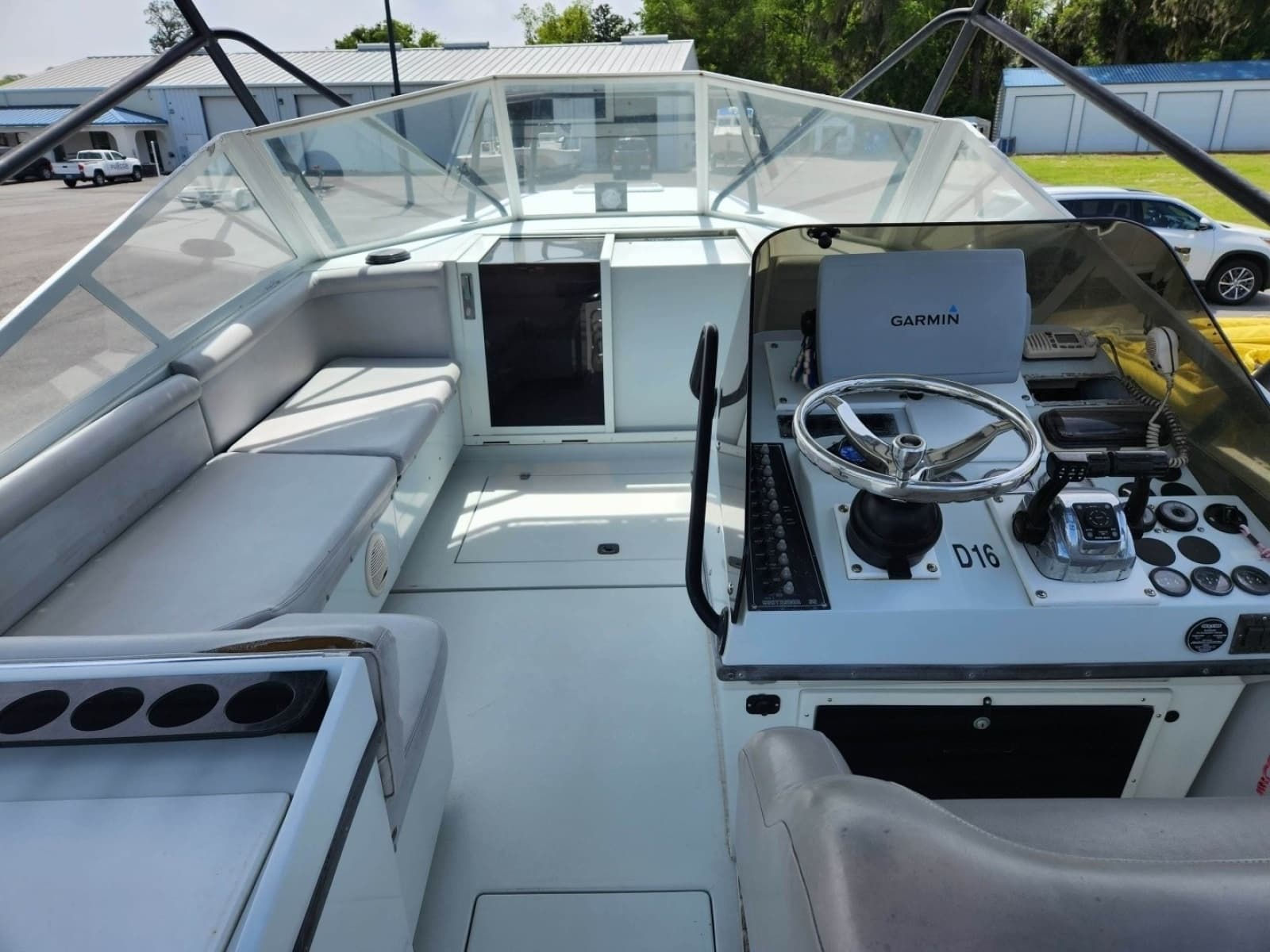 2001 Contender 35 Side Console - Photo 5