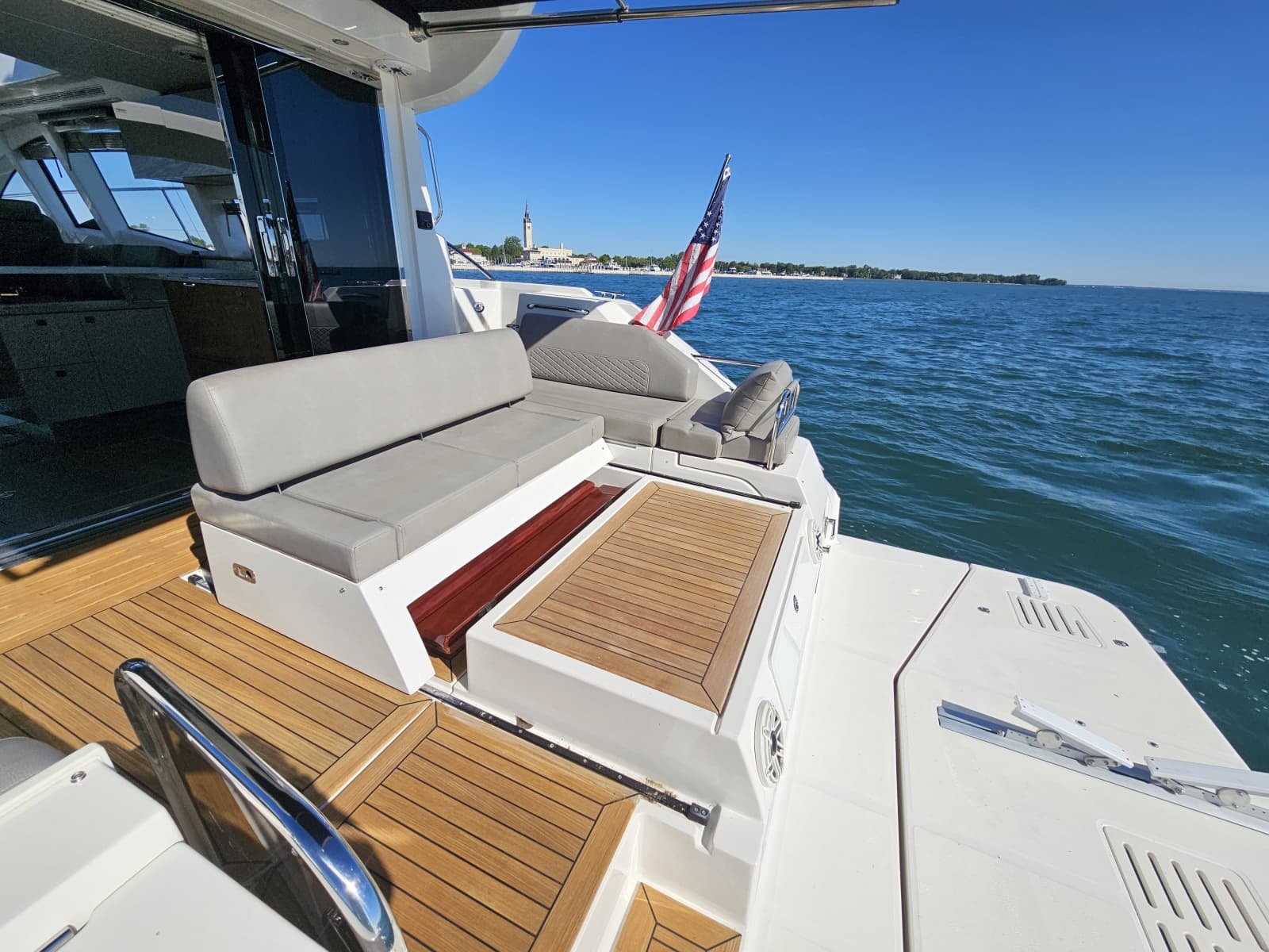 2019 Sea Ray 520 Sundancer - Photo 14