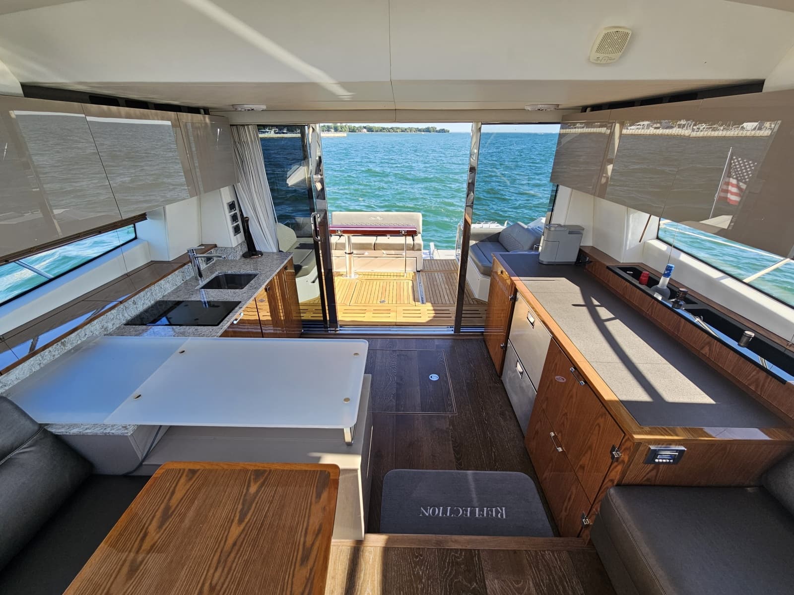 2019 Sea Ray 520 Sundancer - Photo 31