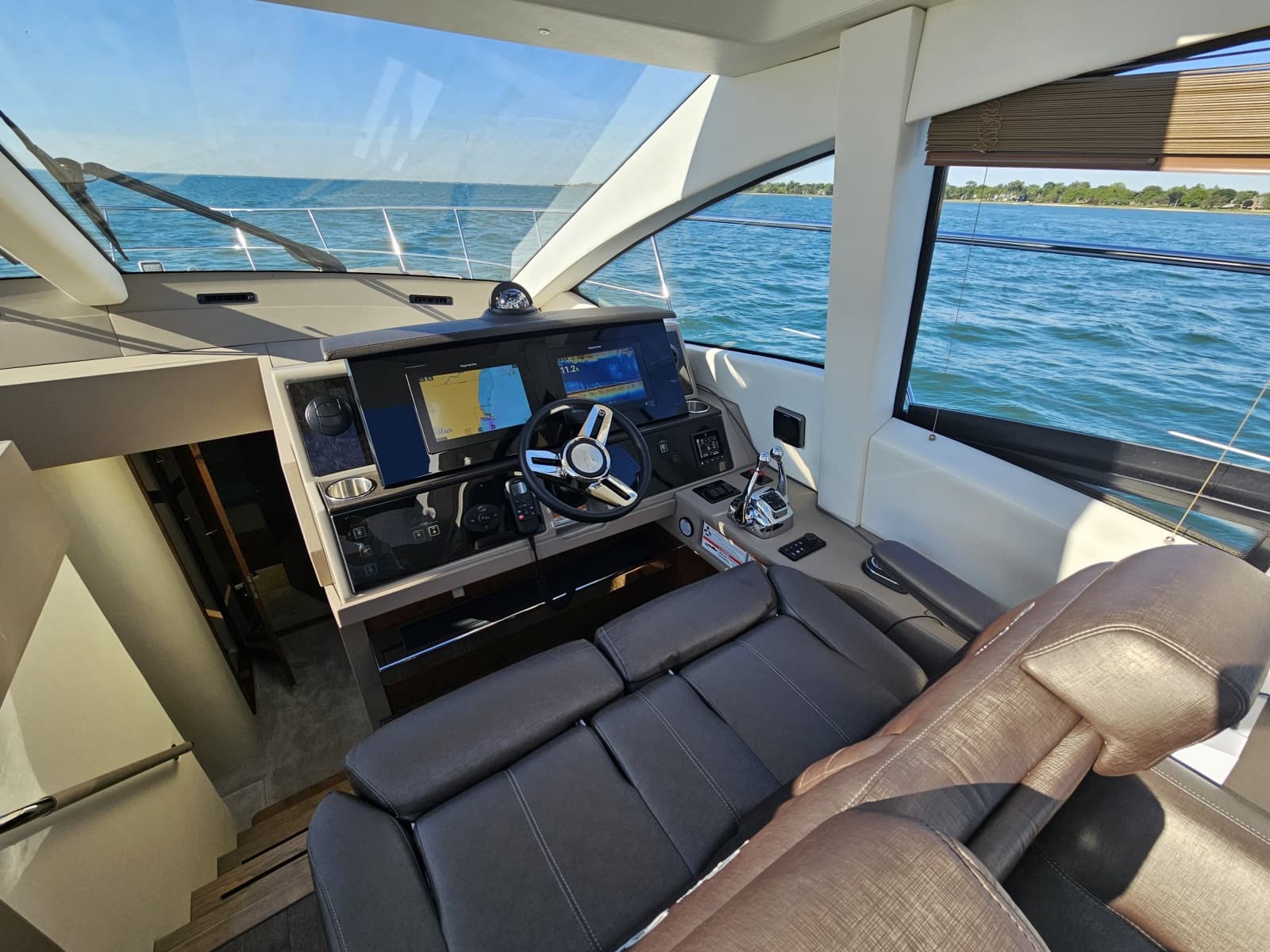 2019 Sea Ray 520 Sundancer - Photo 28