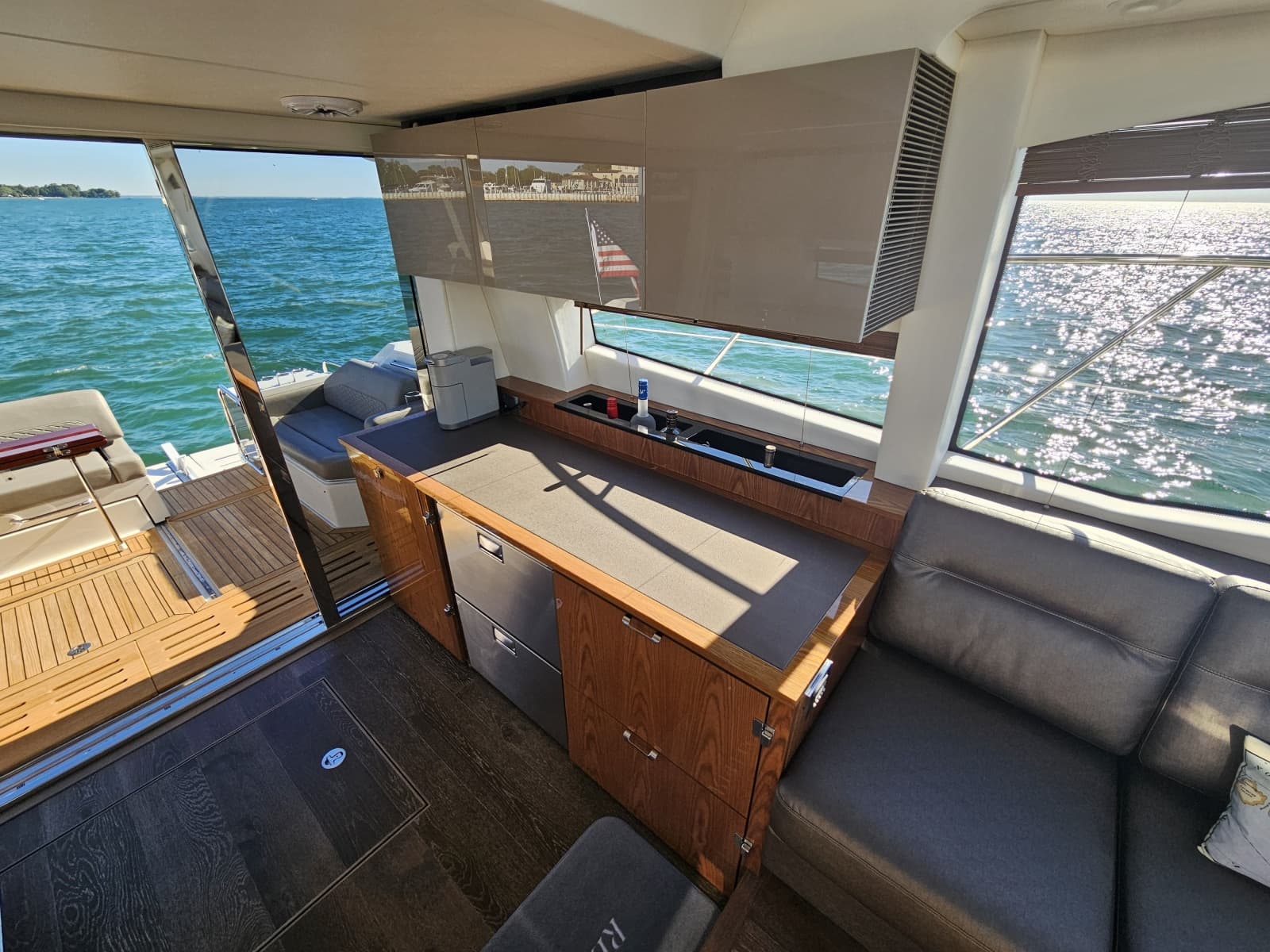 2019 Sea Ray 520 Sundancer - Photo 33