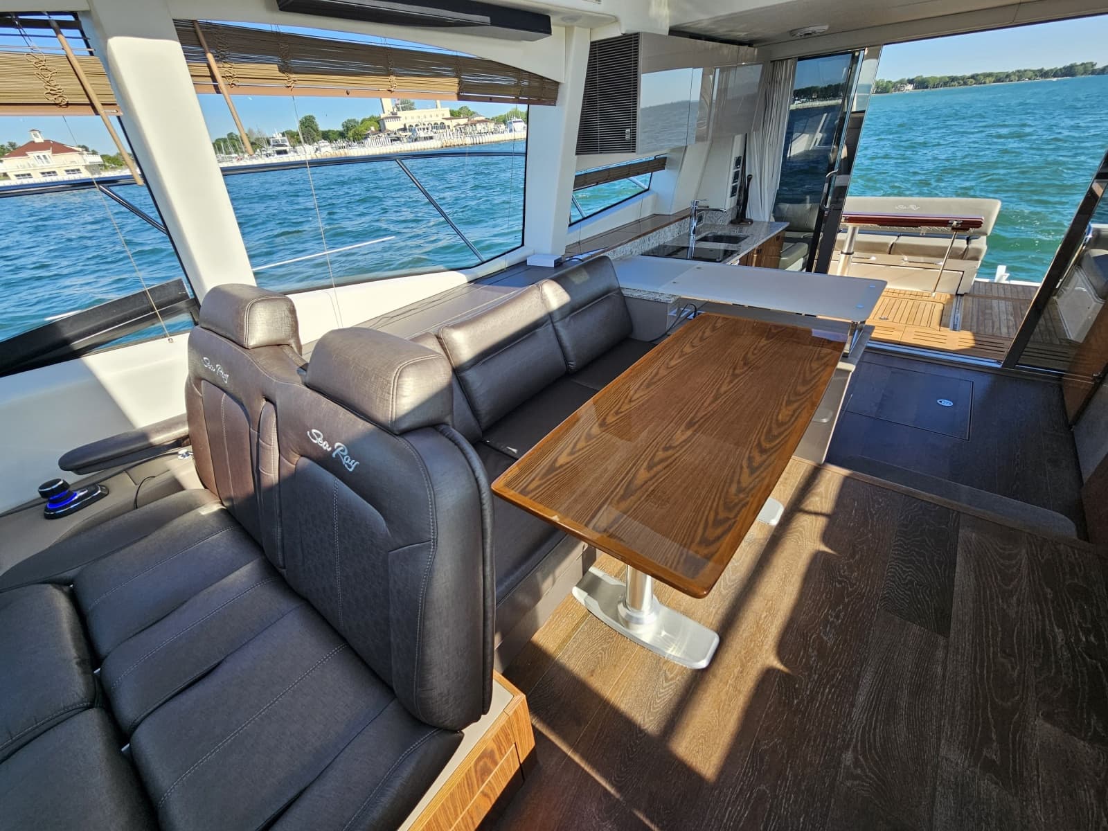 2019 Sea Ray 520 Sundancer - Photo 30