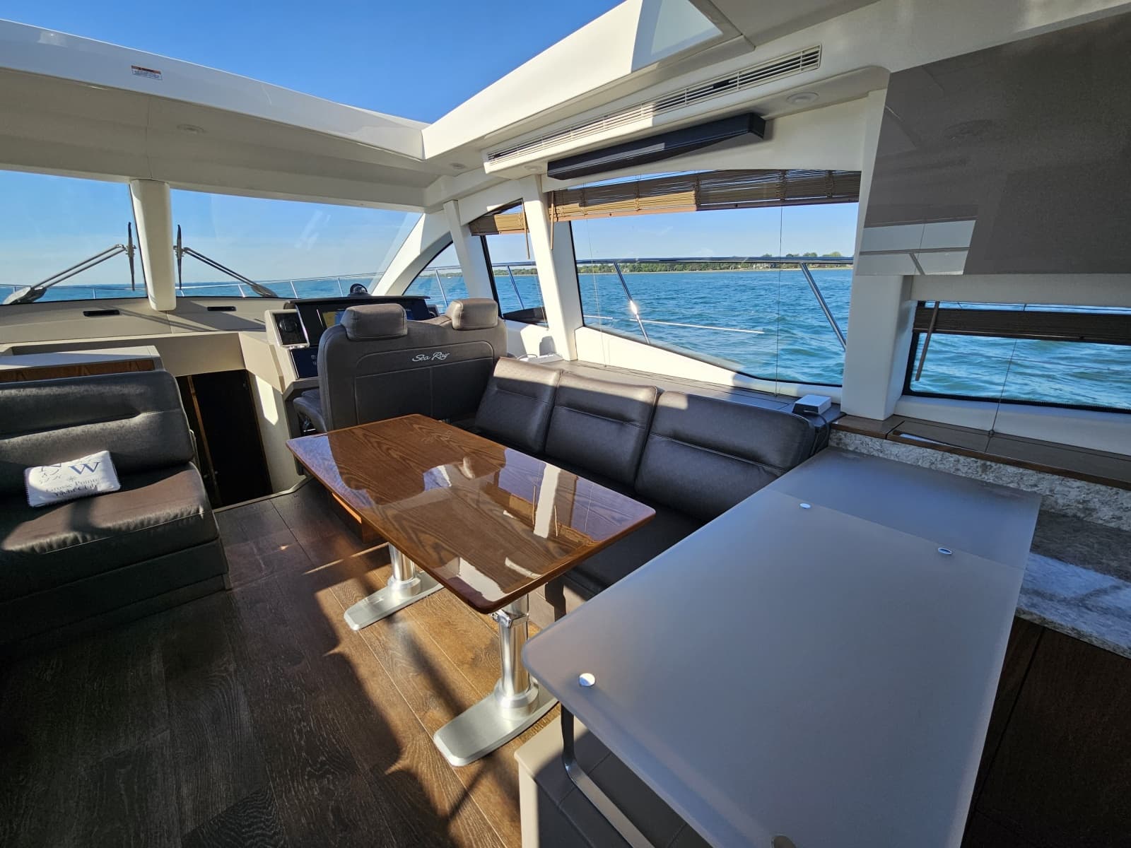 2019 Sea Ray 520 Sundancer - Photo 25