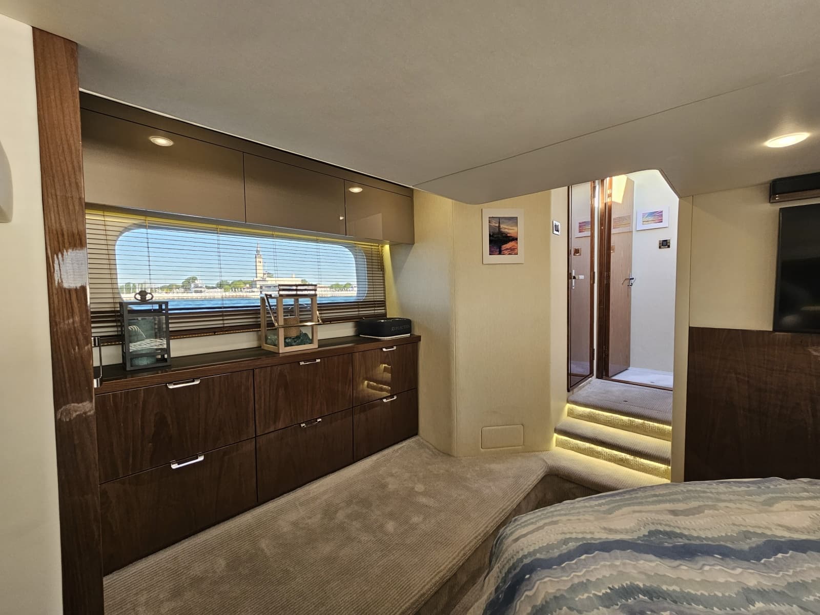 2019 Sea Ray 520 Sundancer - Photo 43