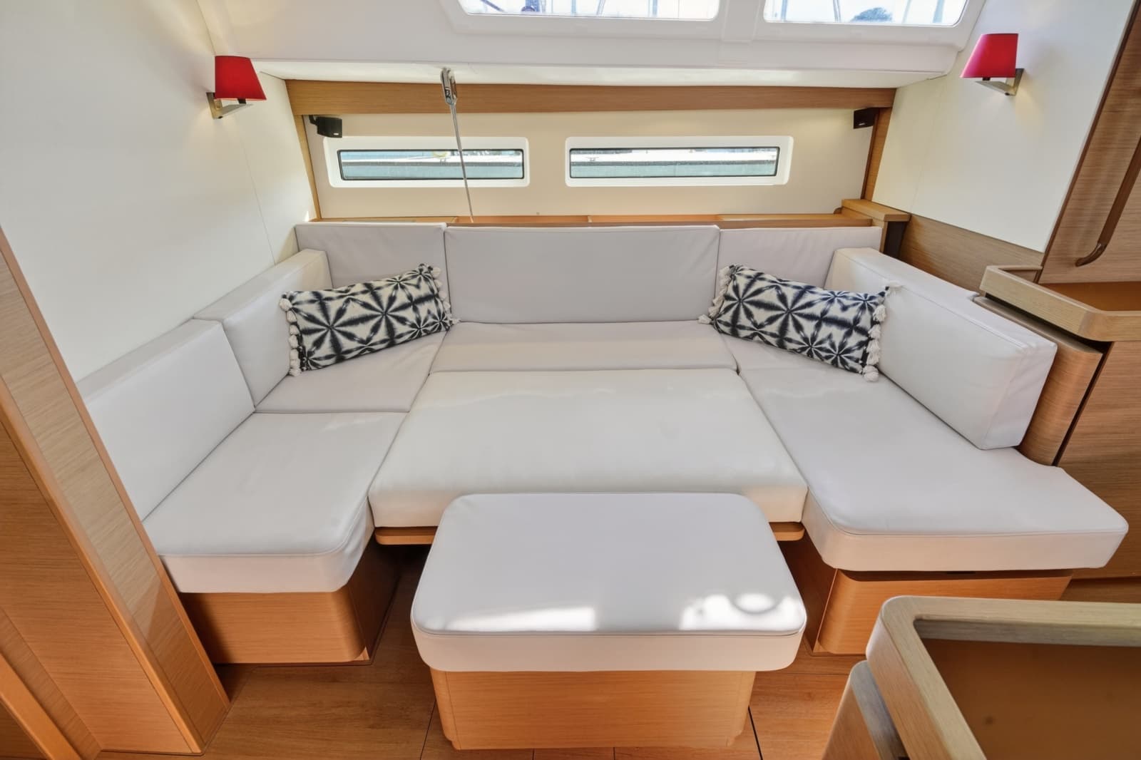2019 Jeanneau Sun Odyssey 490 - Photo 39