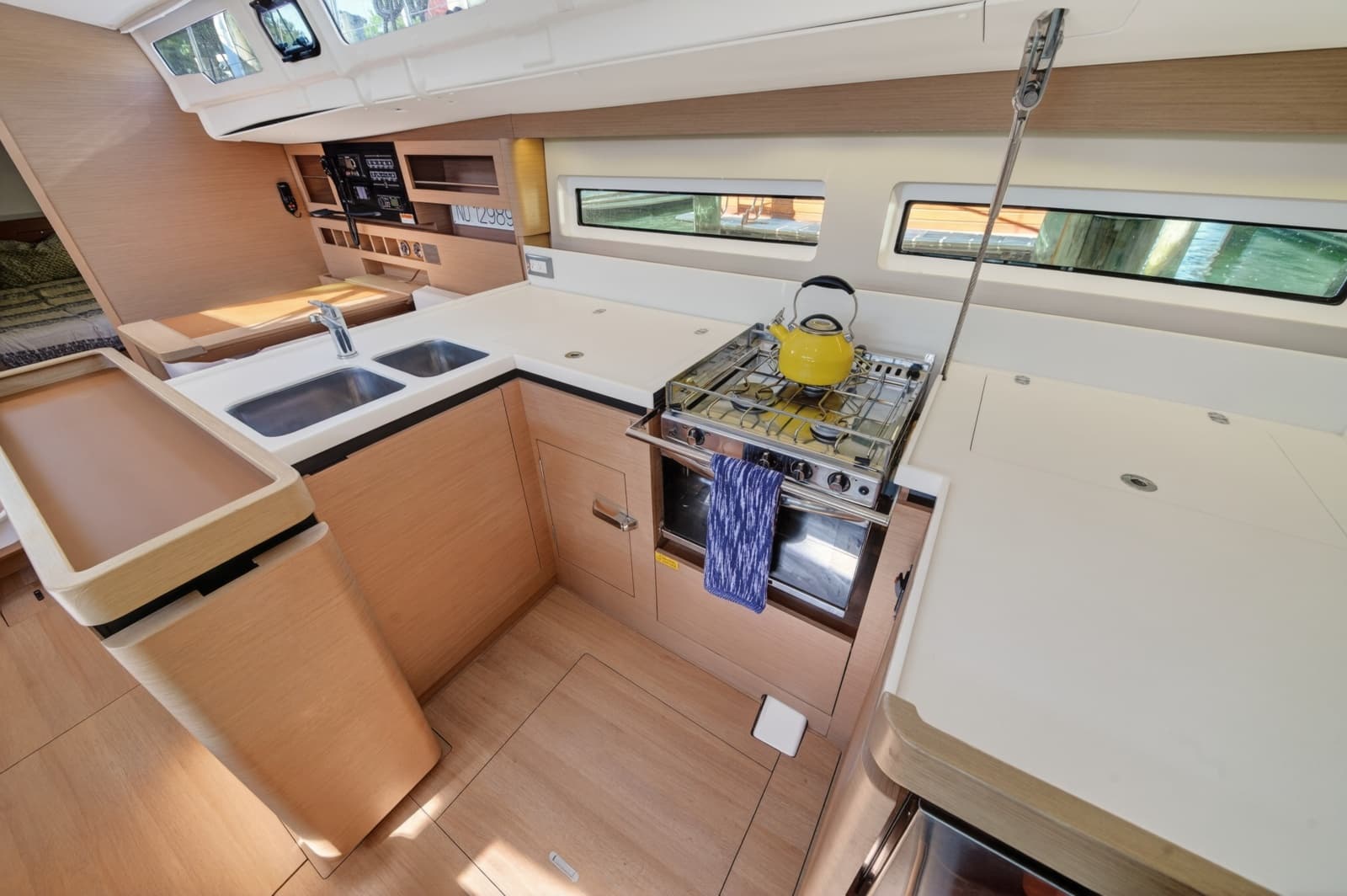 2019 Jeanneau Sun Odyssey 490 - Photo 23