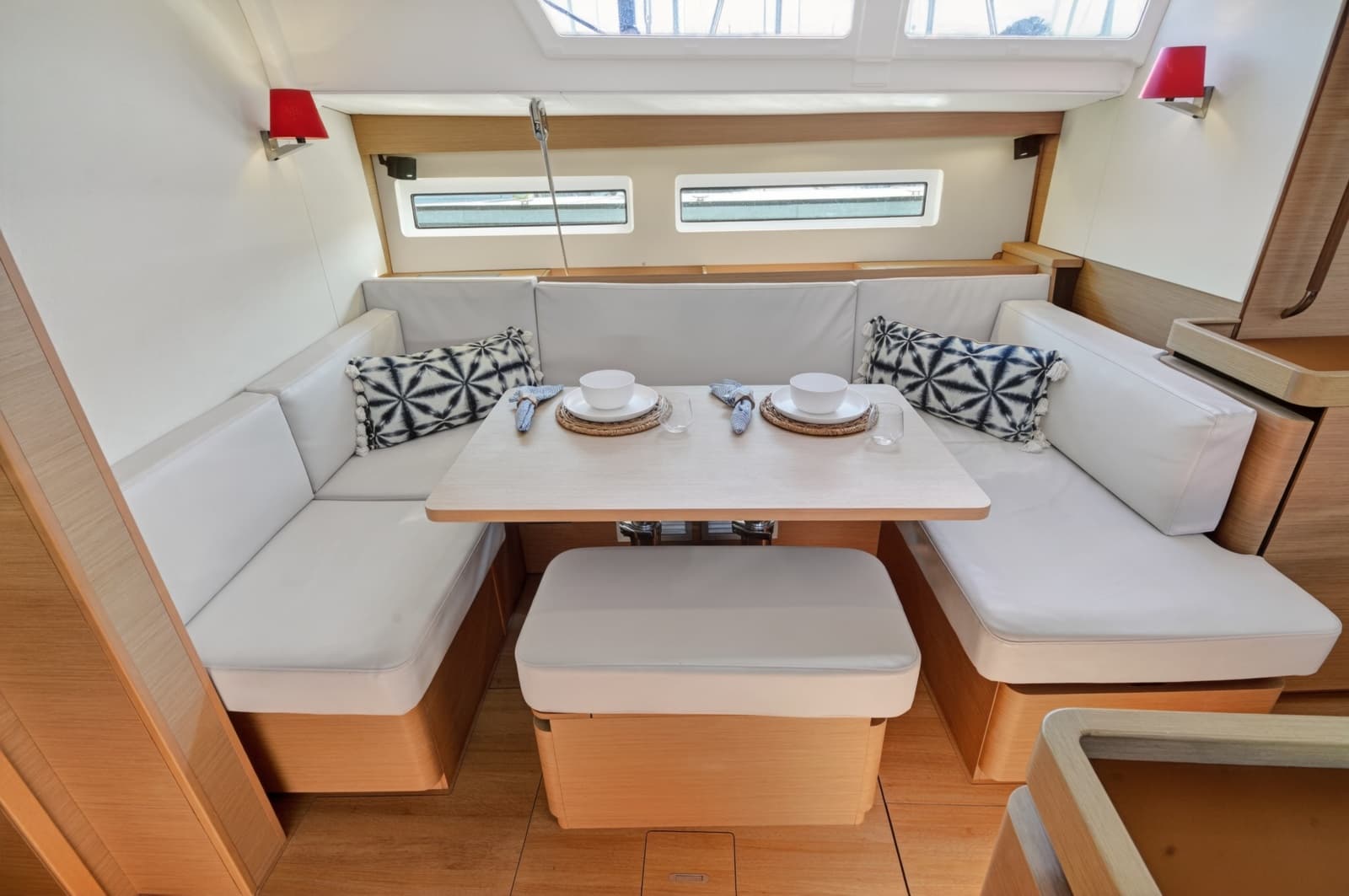 2019 Jeanneau Sun Odyssey 490 - Photo 38