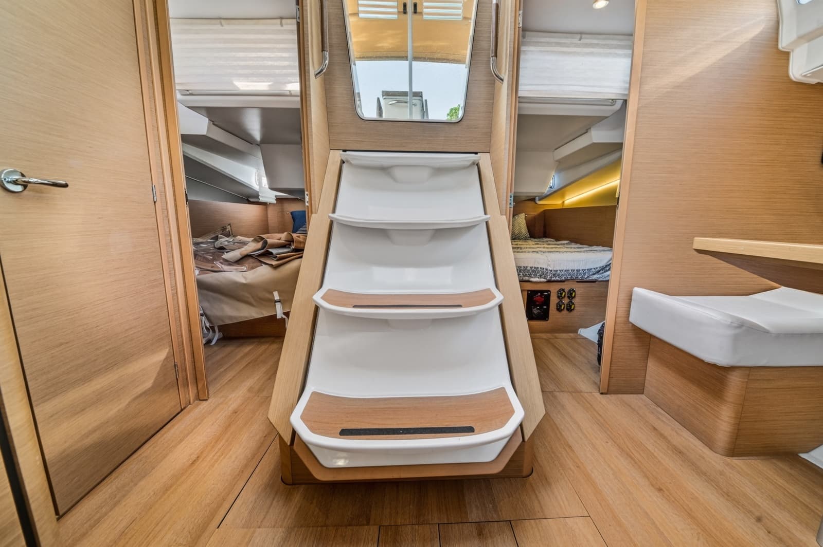 2019 Jeanneau Sun Odyssey 490 - Photo 35