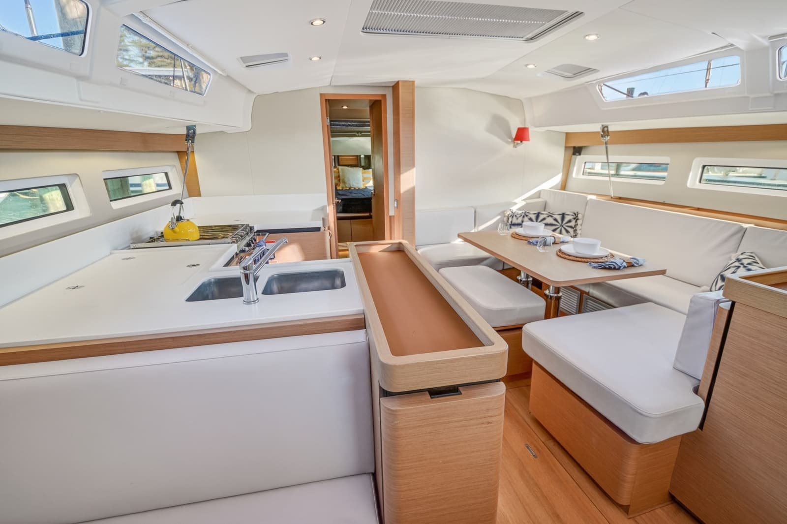 2019 Jeanneau Sun Odyssey 490 - Photo 73