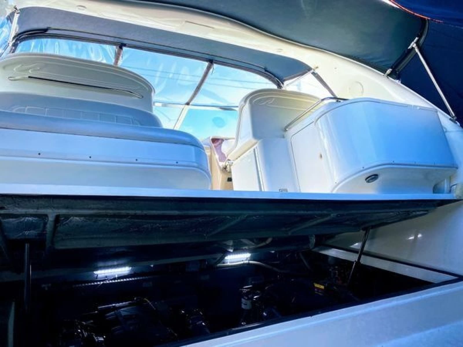 1999 Sea Ray 370 Express - Photo 43