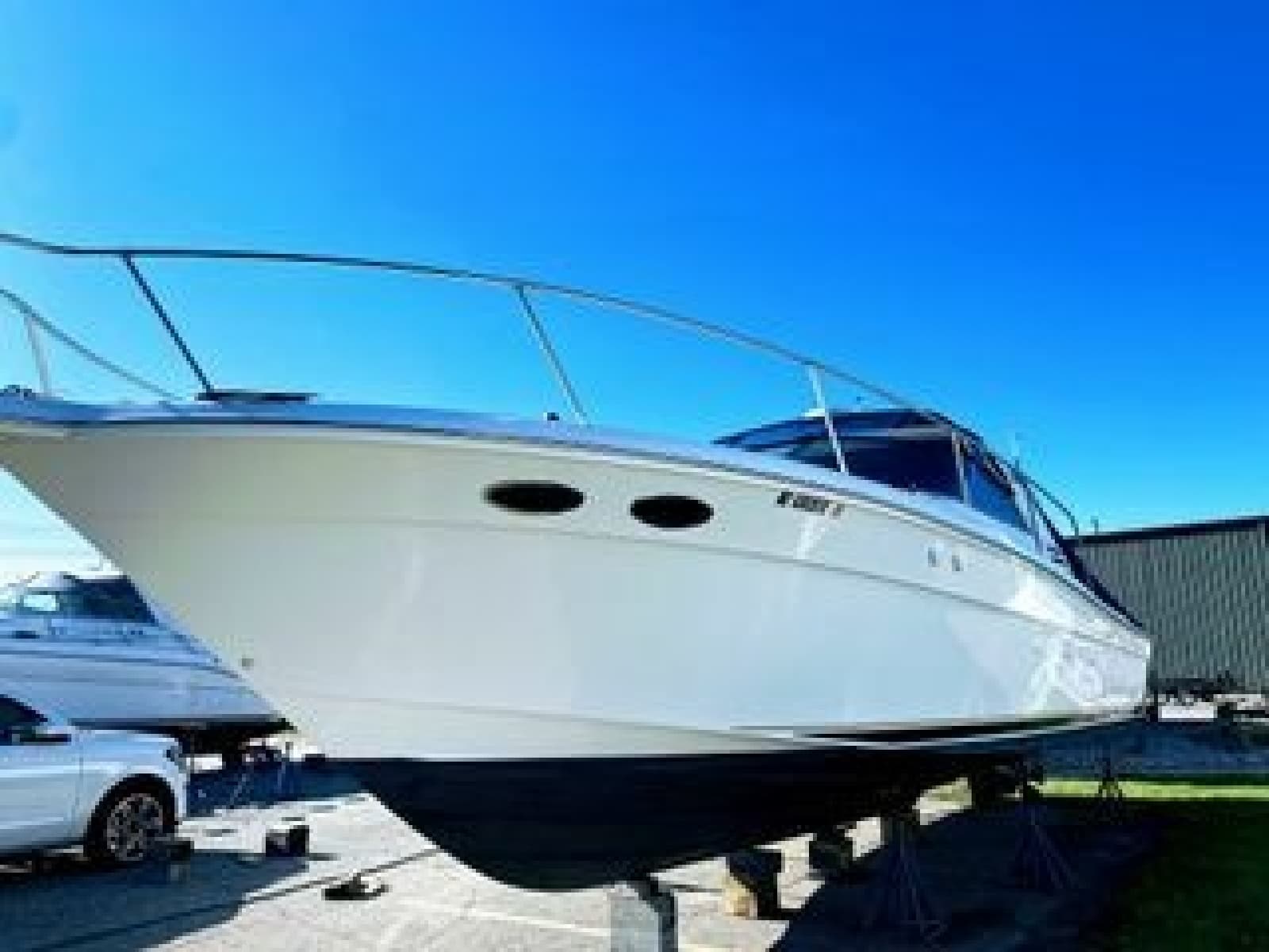 1999 Sea Ray 370 Express - Photo 3