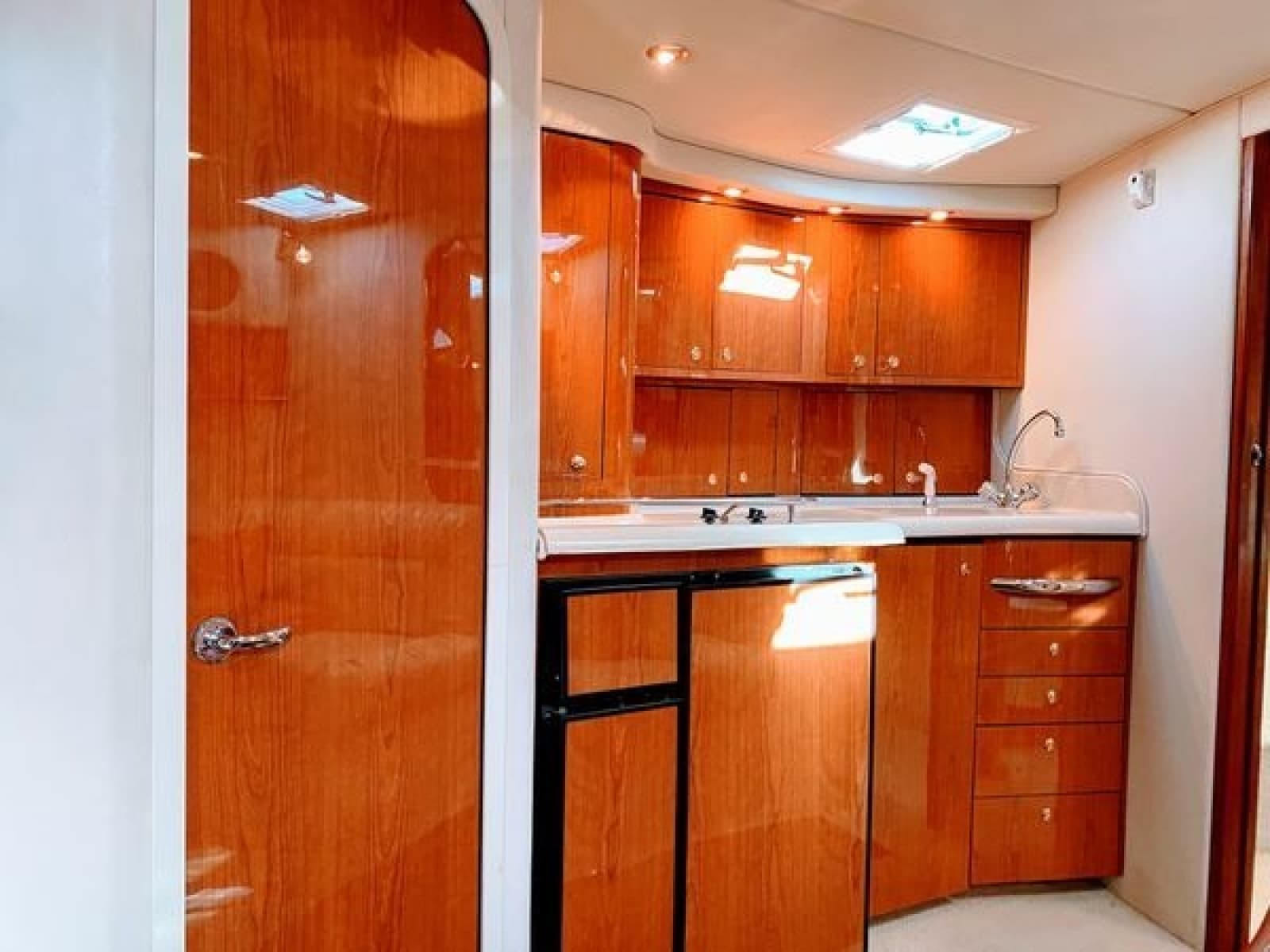 1999 Sea Ray 370 Express - Photo 29