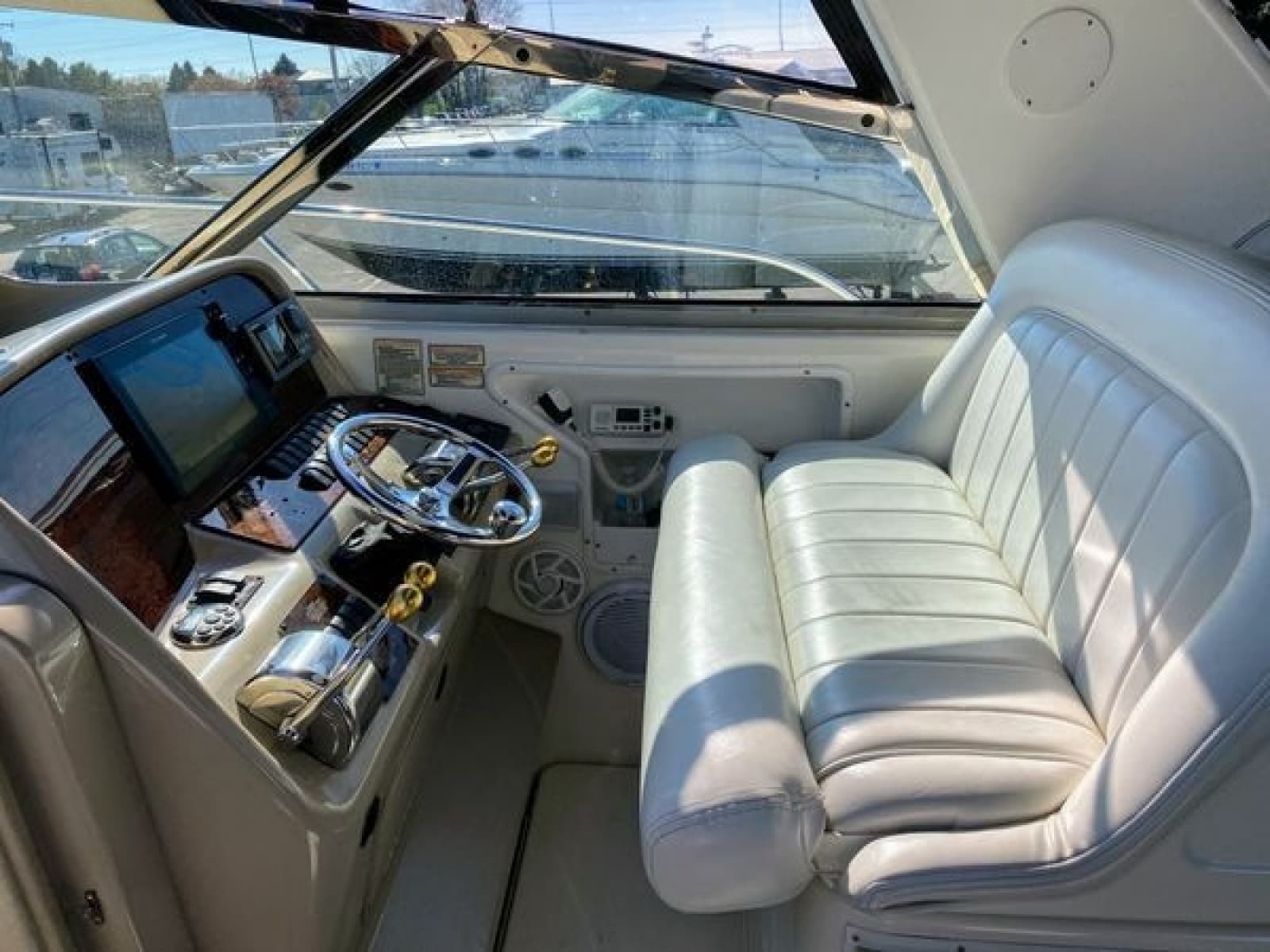 1999 Sea Ray 370 Express - Photo 12