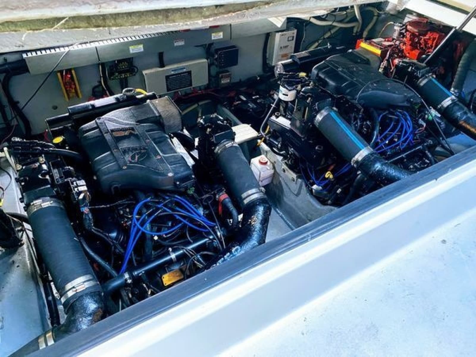 1999 Sea Ray 370 Express - Photo 44