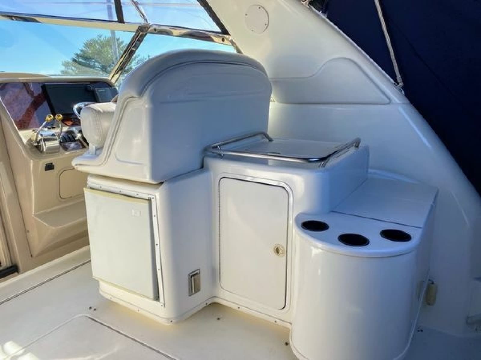 1999 Sea Ray 370 Express - Photo 16