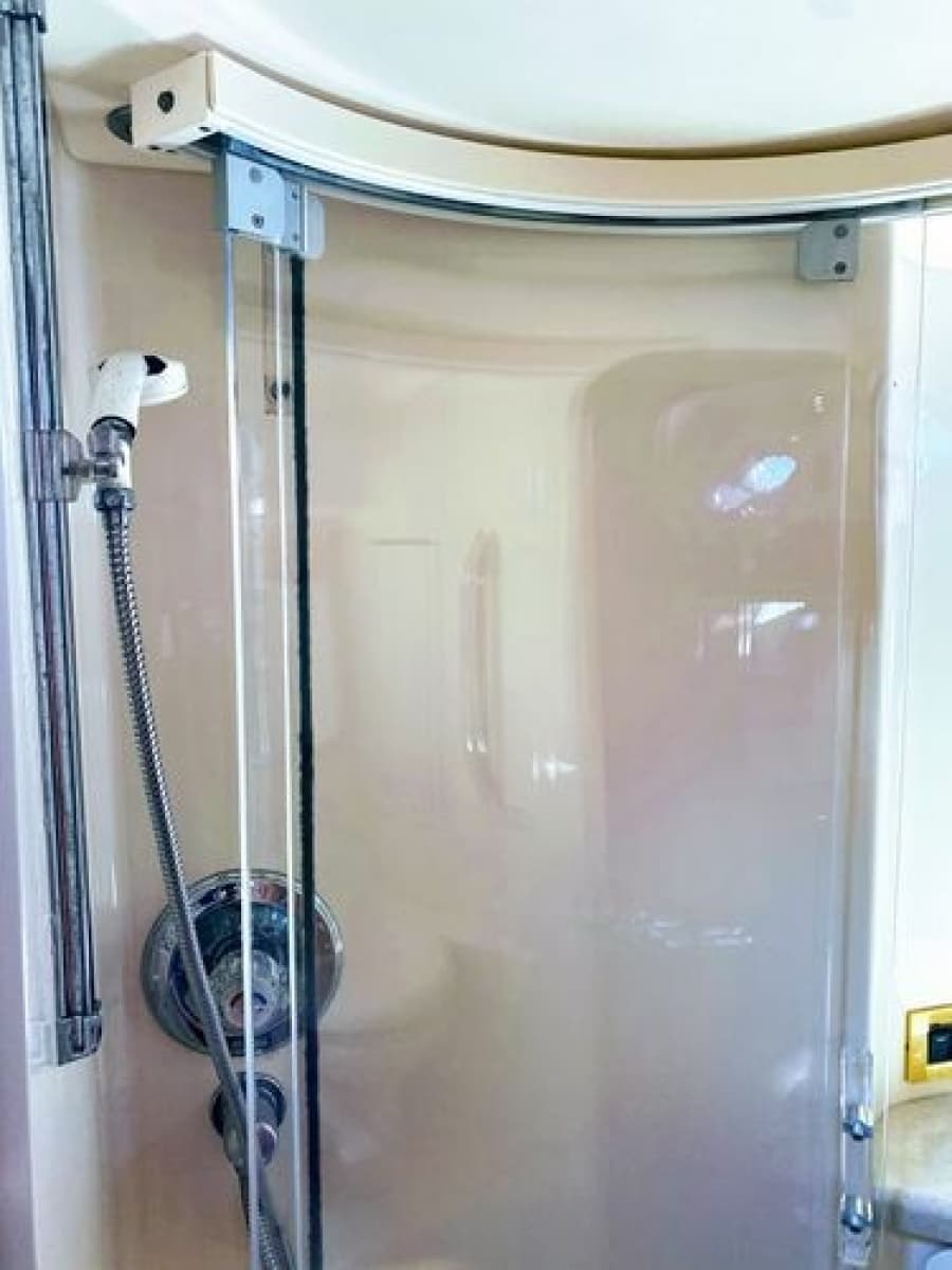 1999 Sea Ray 370 Express - Photo 36