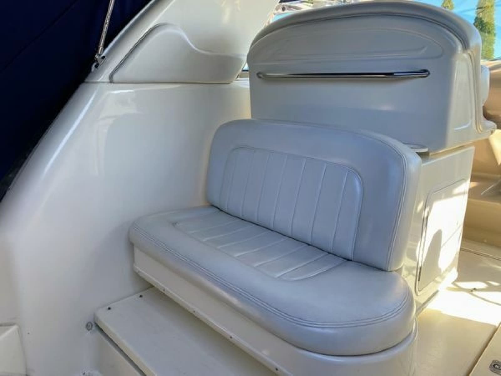 1999 Sea Ray 370 Express - Photo 15