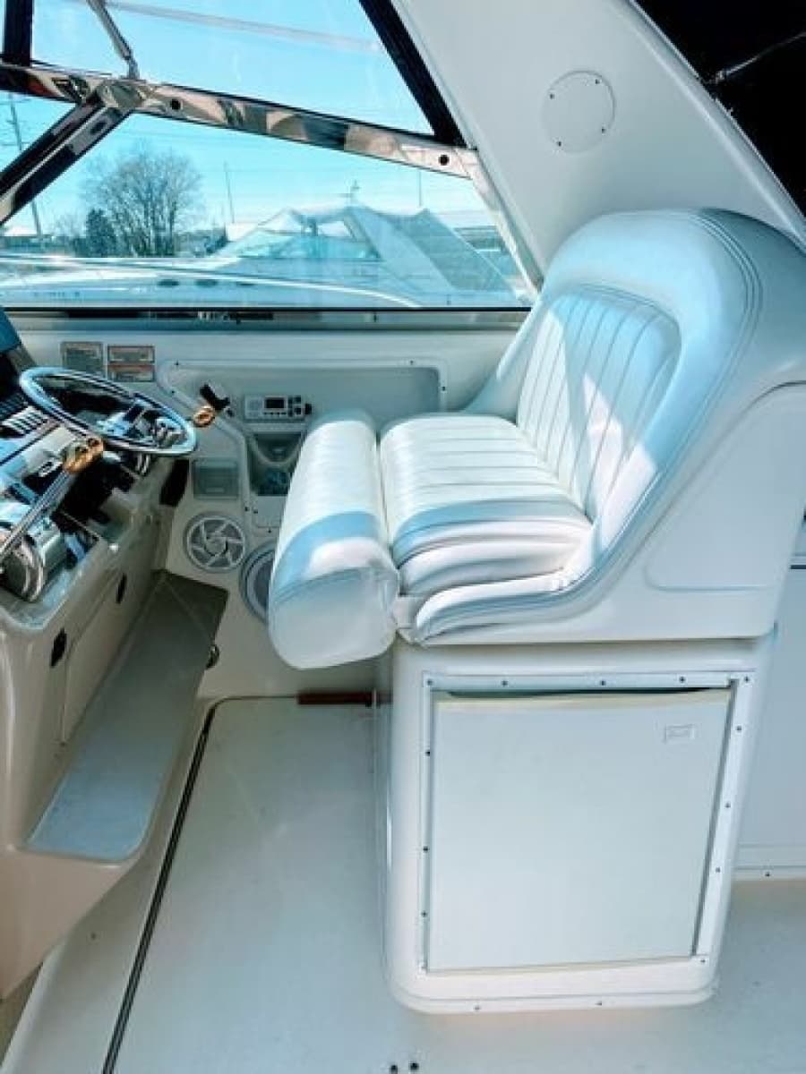 1999 Sea Ray 370 Express - Photo 18