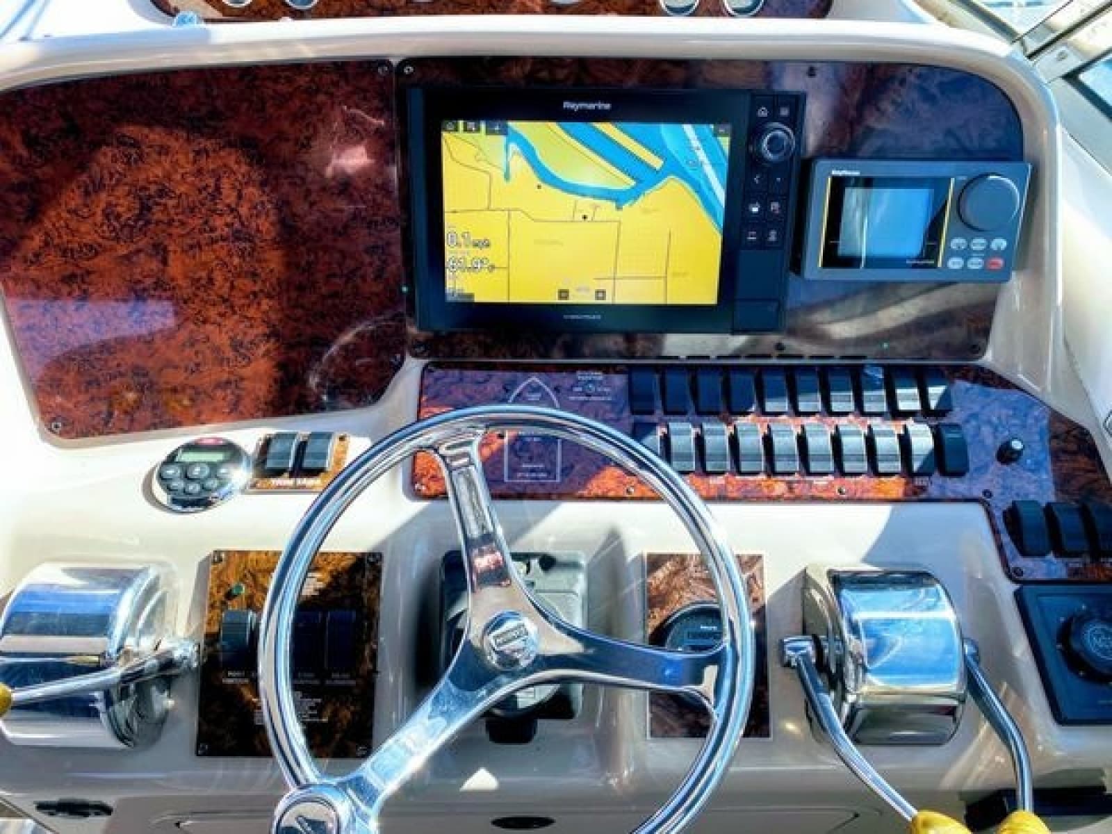1999 Sea Ray 370 Express - Photo 9