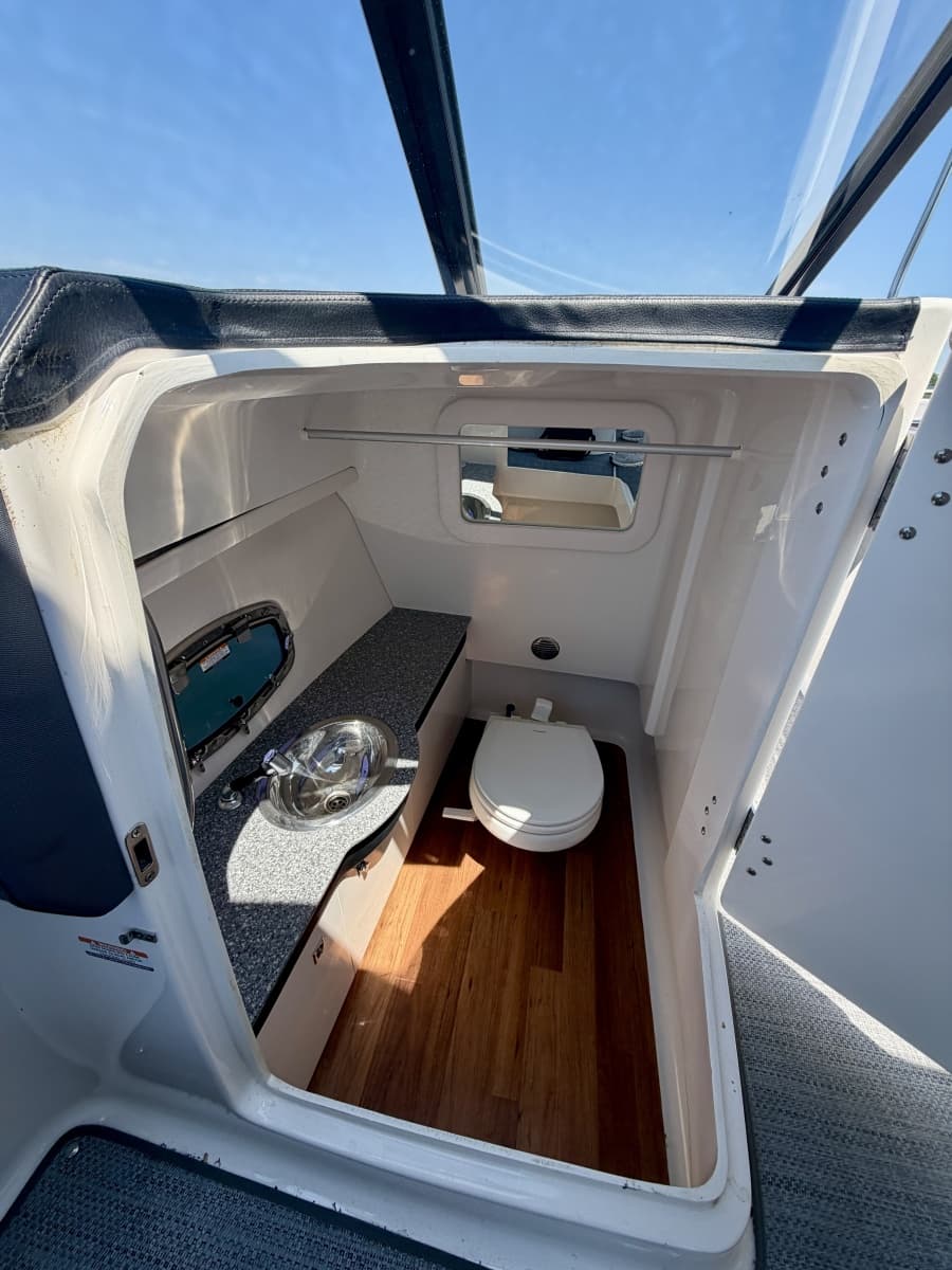 2018 Chaparral 307 - Photo 17