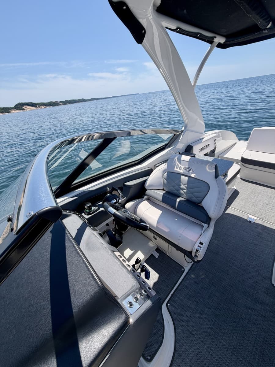 2018 Chaparral 307 - Photo 12