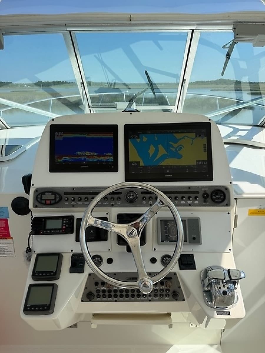 2005 Rampage 33 Express - Photo 23