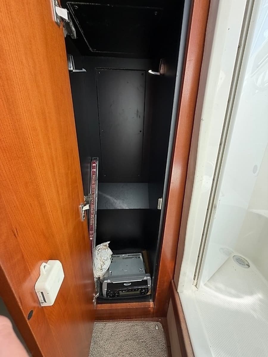 2005 Rampage 33 Express - Photo 39