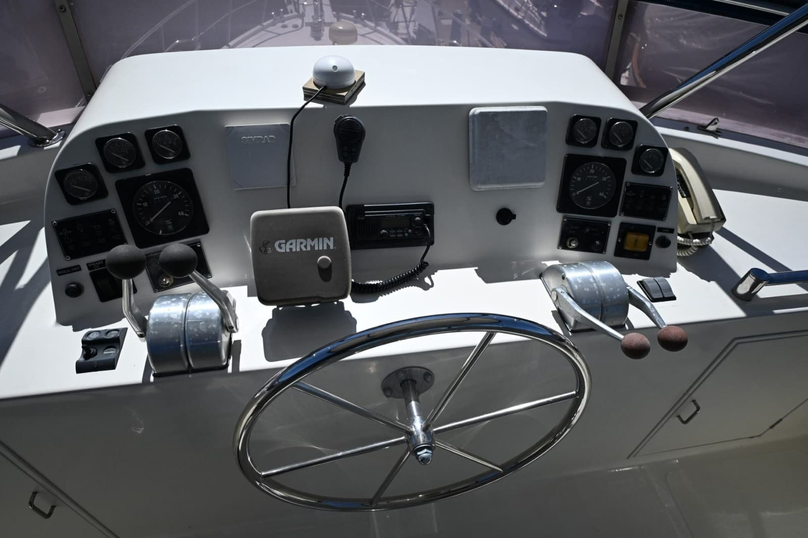 1999 McKinna 47 Sedan - Photo 15