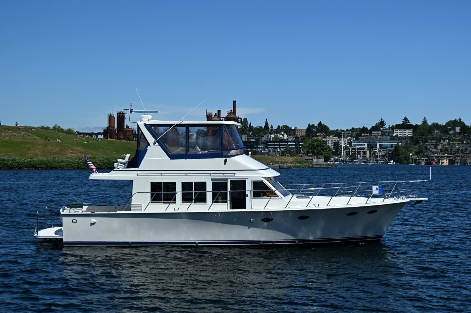 1999 McKinna 47 Sedan - Photo 1