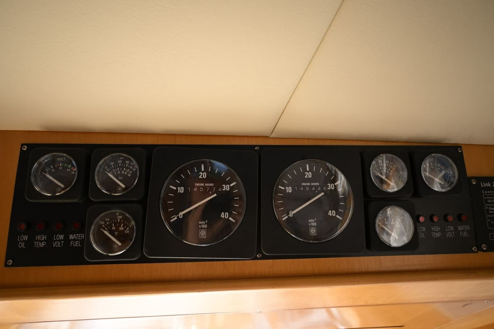 1999 McKinna 47 Sedan - Photo 68