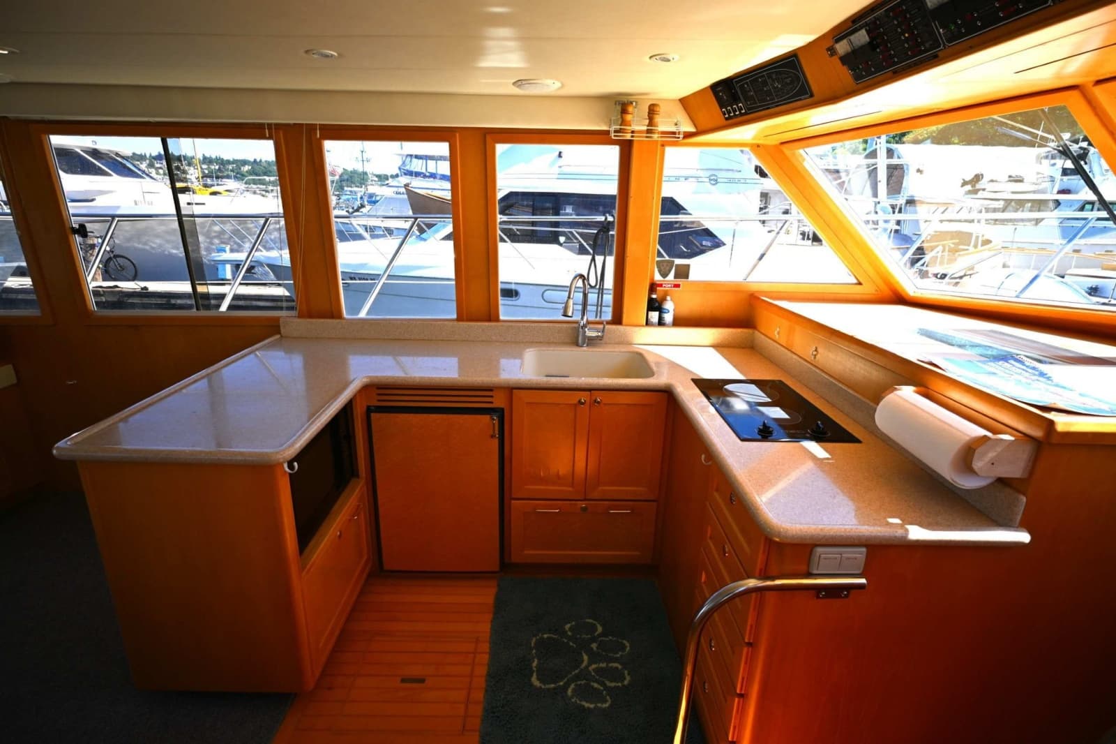 1999 McKinna 47 Sedan - Photo 24