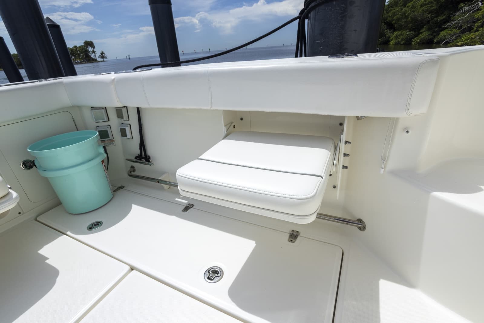 2014 Boston Whaler 315 Conquest - Photo 4