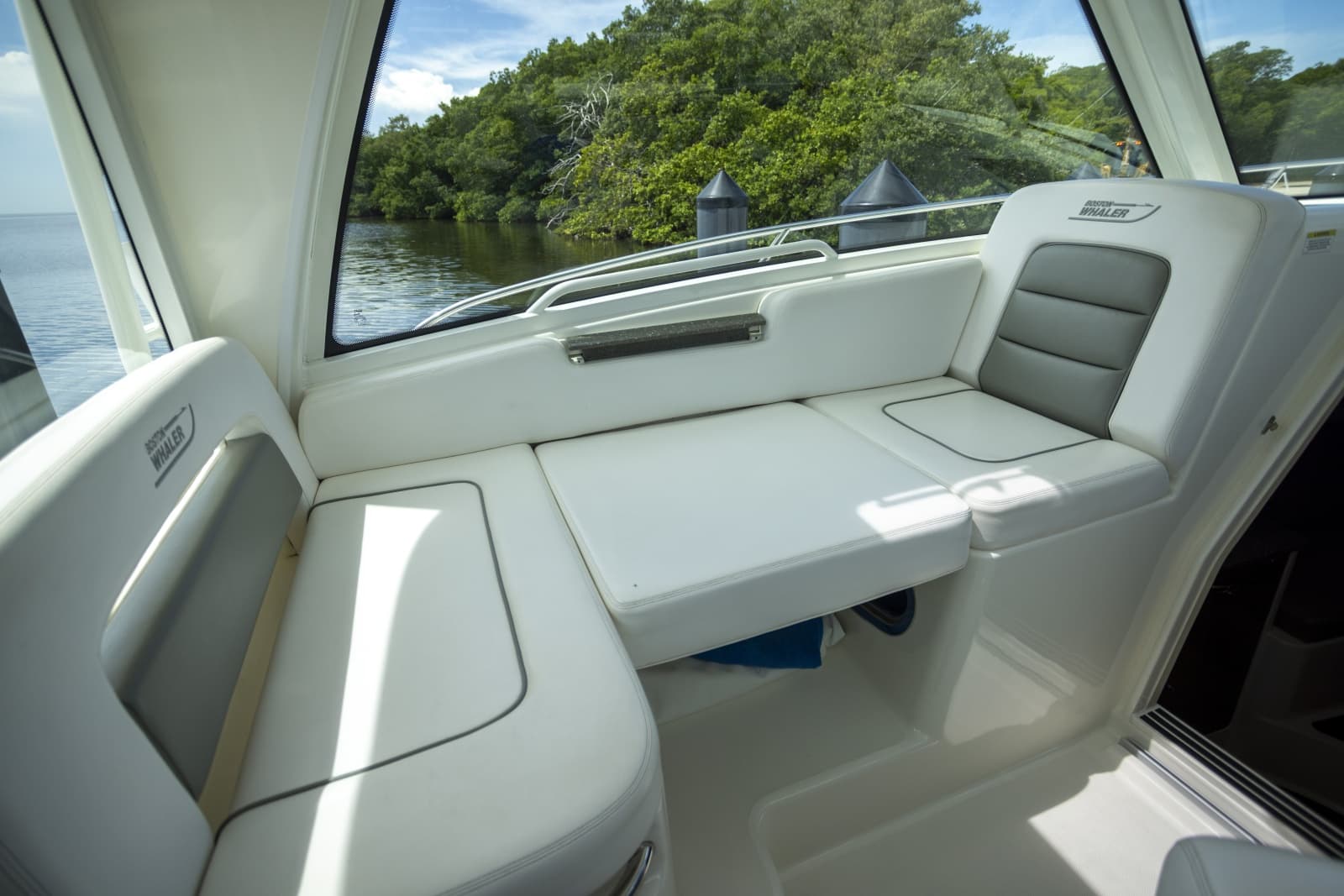 2014 Boston Whaler 315 Conquest - Photo 16