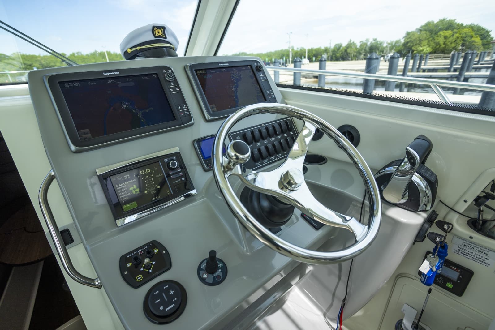 2014 Boston Whaler 315 Conquest - Photo 18