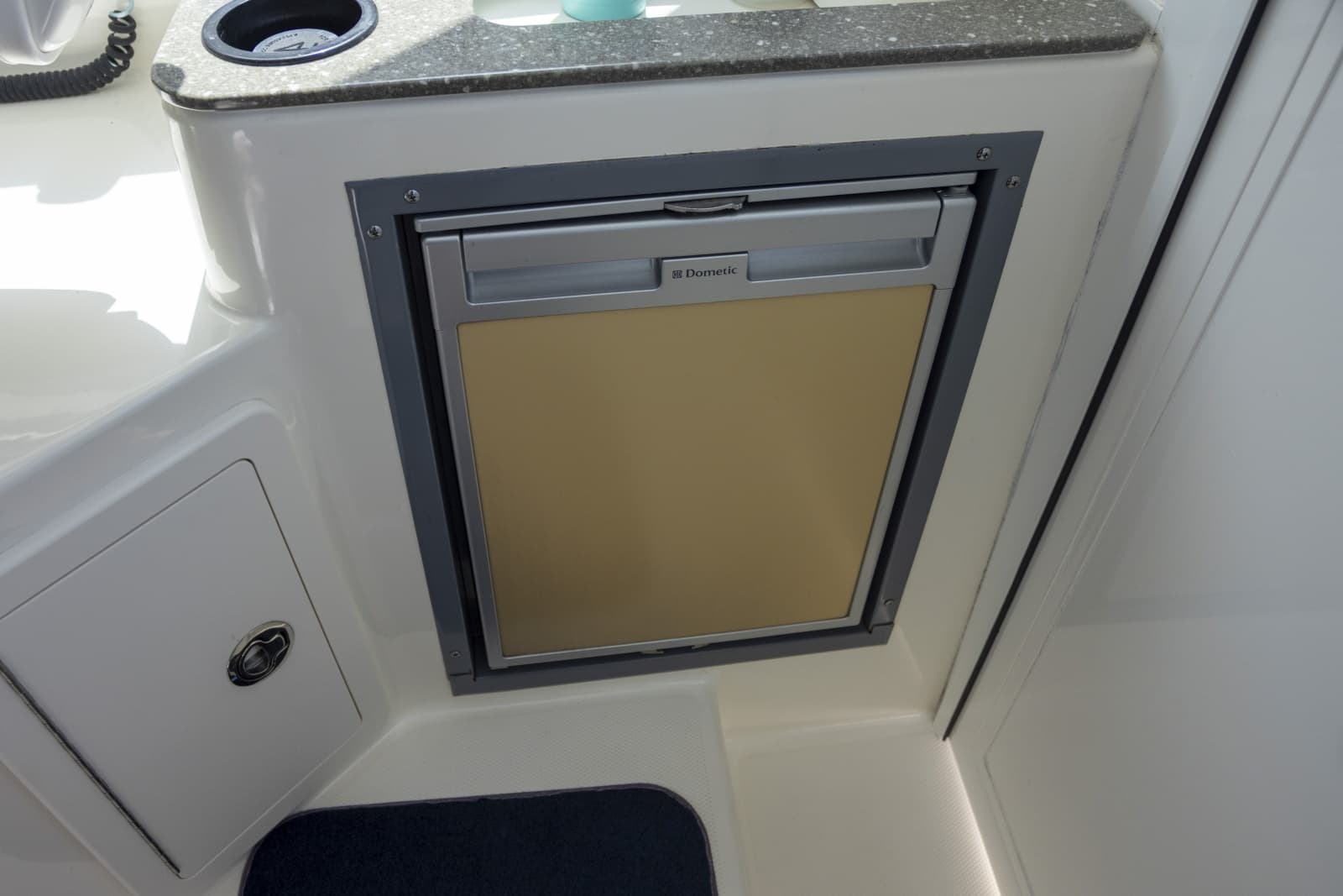 2014 Boston Whaler 315 Conquest - Photo 3