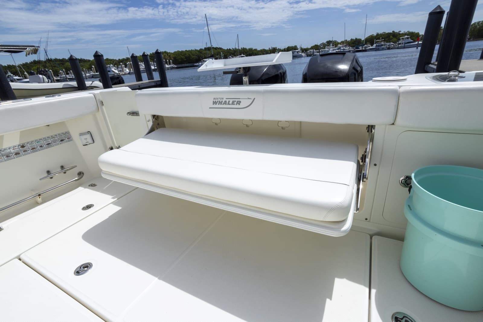 2014 Boston Whaler 315 Conquest - Photo 14